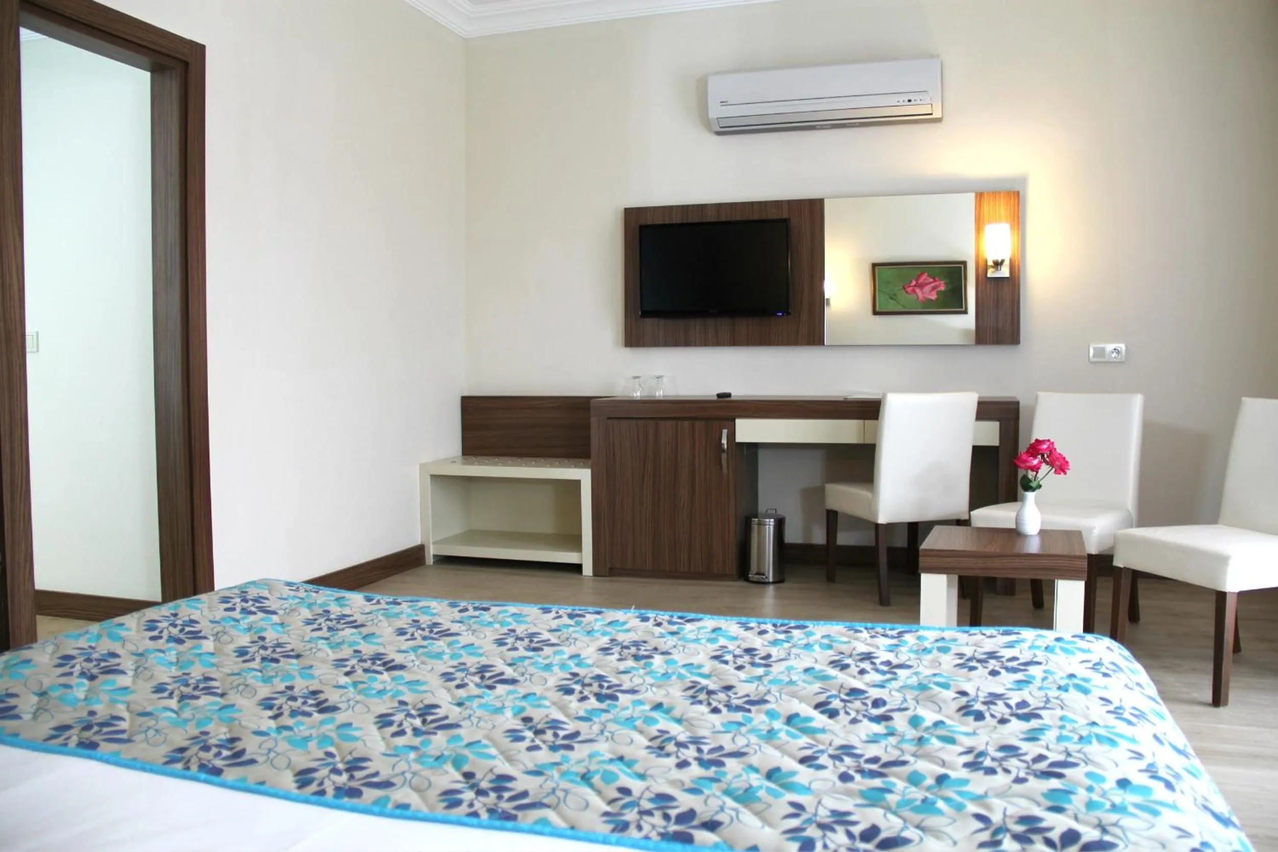 Side West Park Hotel