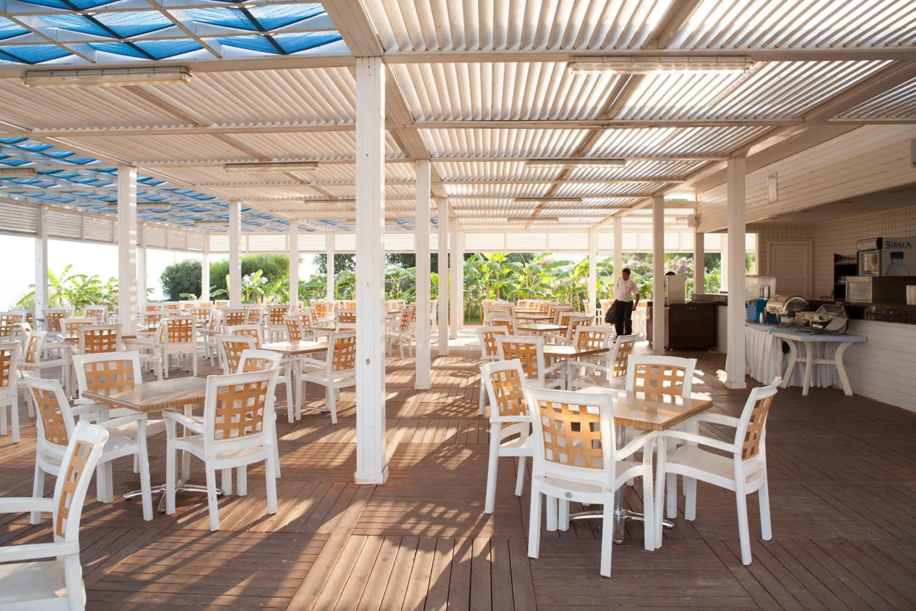 Restaurant/places to eat in Side West Park Hotel