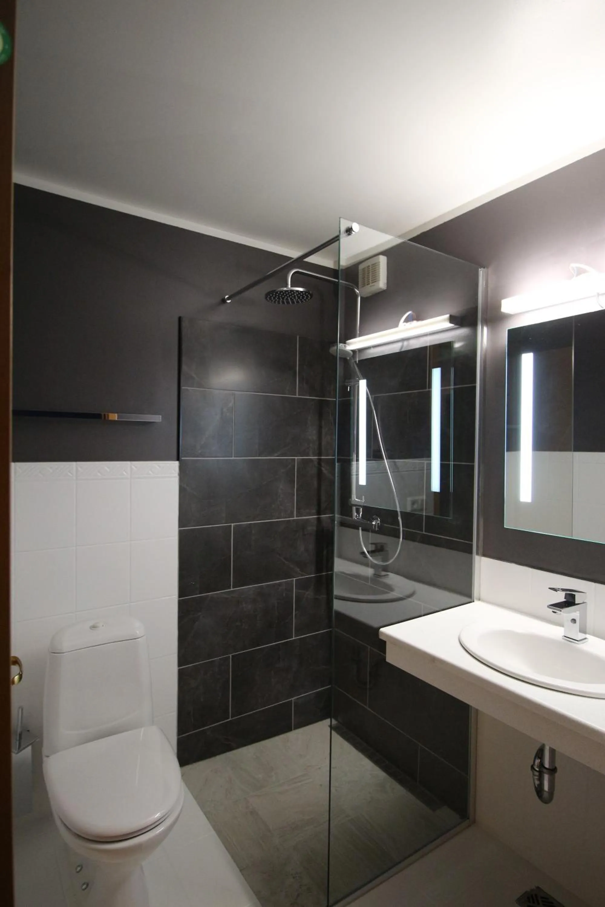 Shower in Hotel North