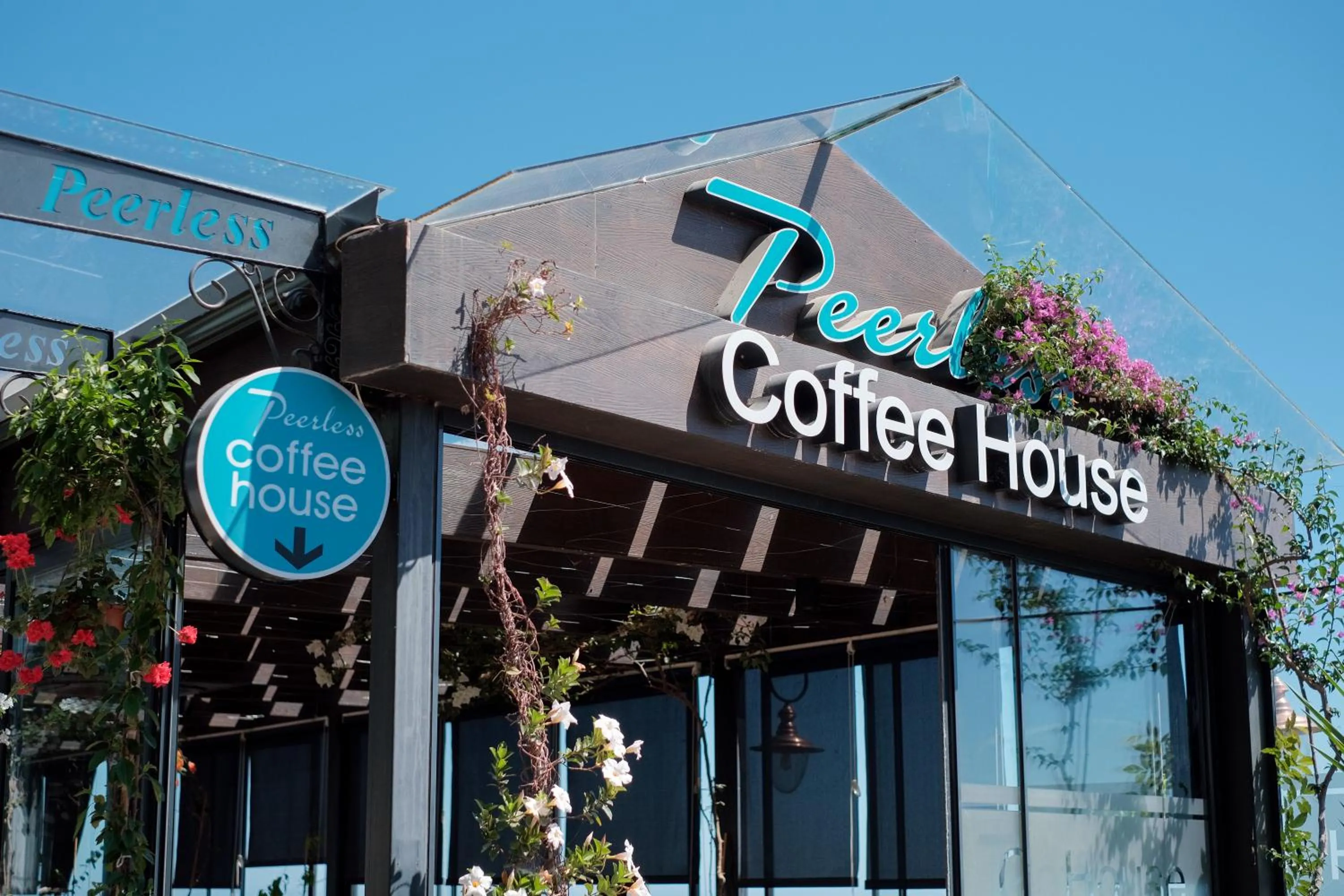 Restaurant/places to eat in Peerless Villas Hotel