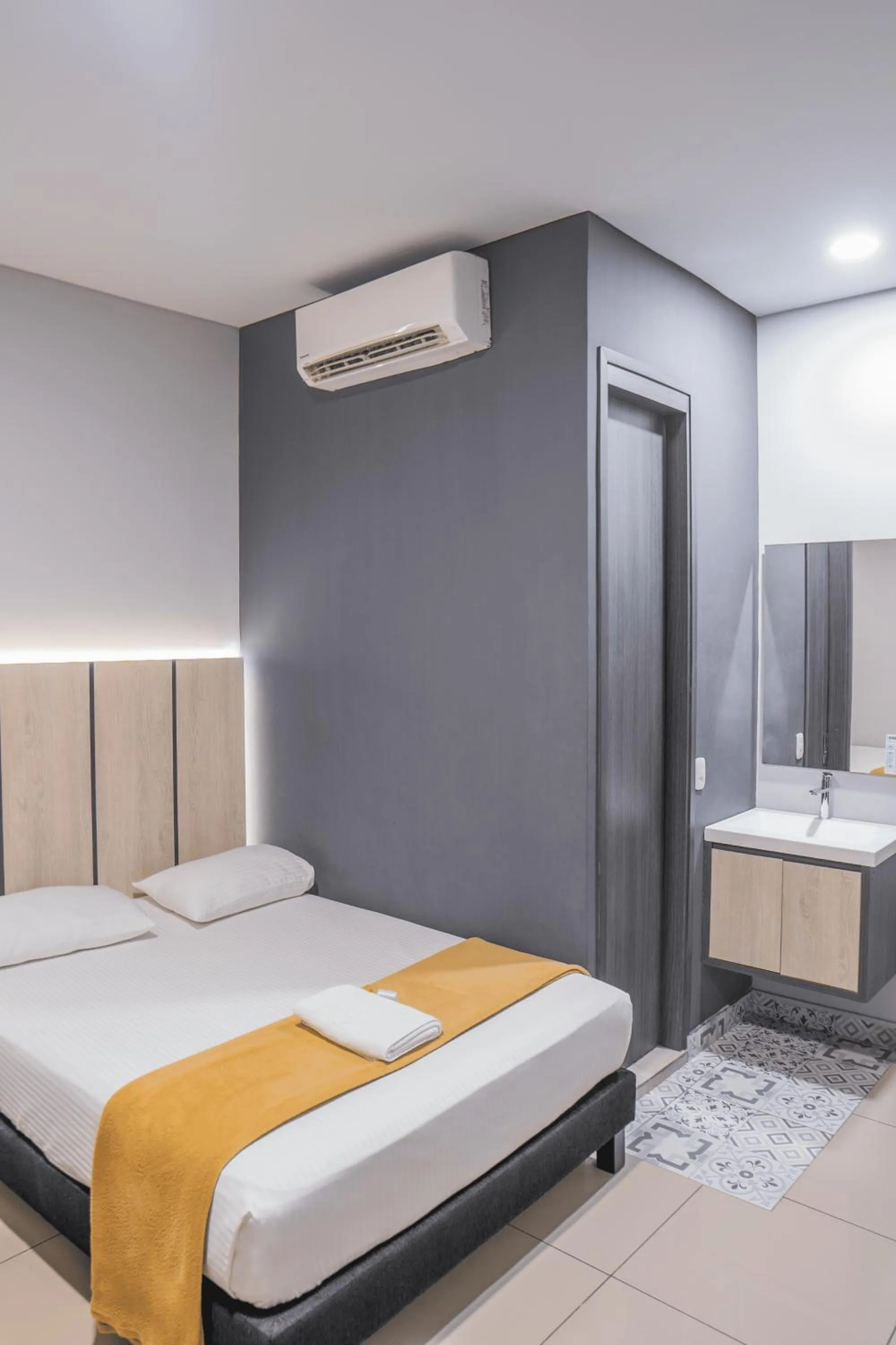 Bathroom, Bed in HOTEL NABU VALLEDUPAR