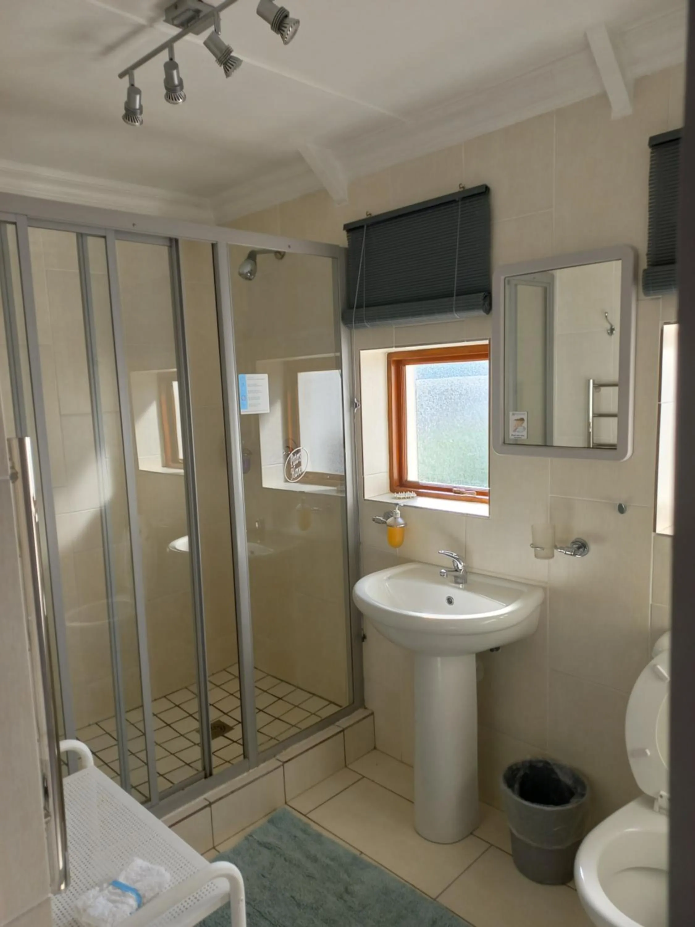 Shower in Paters Haven Self-catering and B&B