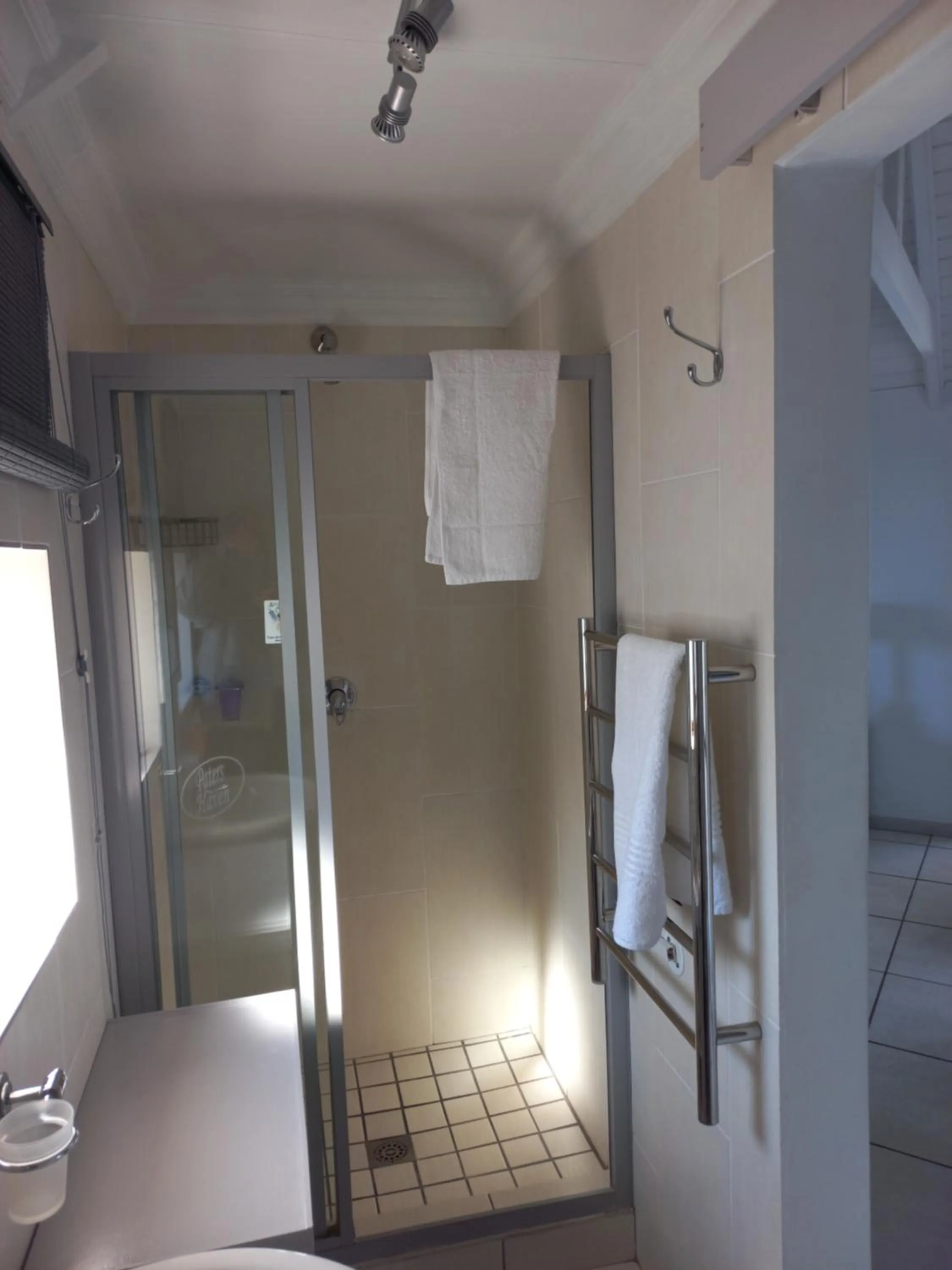 Shower in Paters Haven Self-catering and B&B