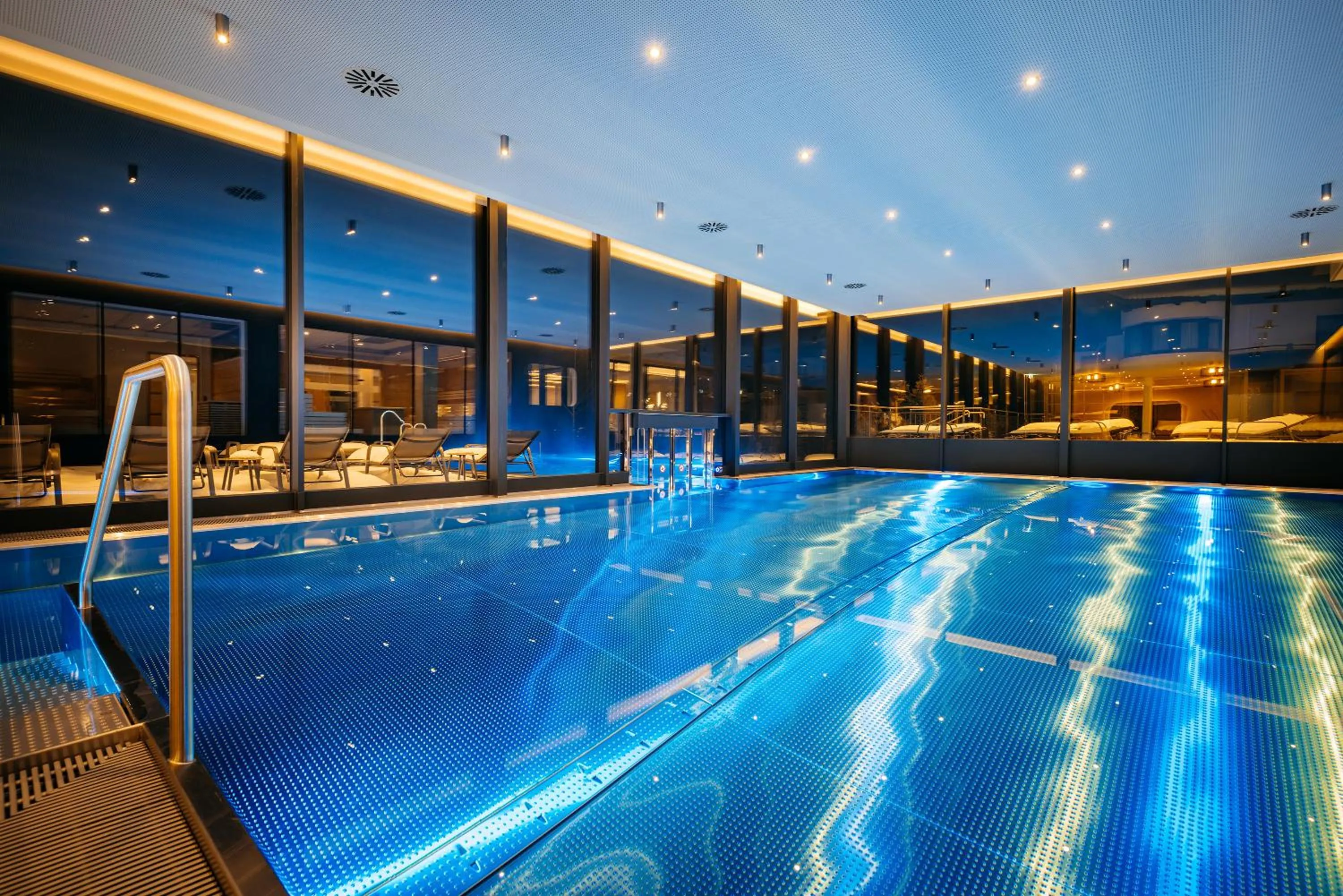 Swimming pool in haldensee - Naturerlebnis und Wellnesshotel
