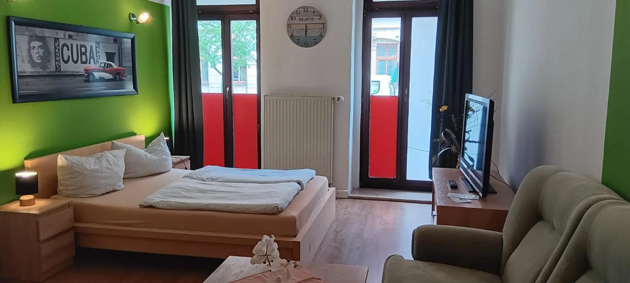 Photo of the whole room, Bed in Phoenix