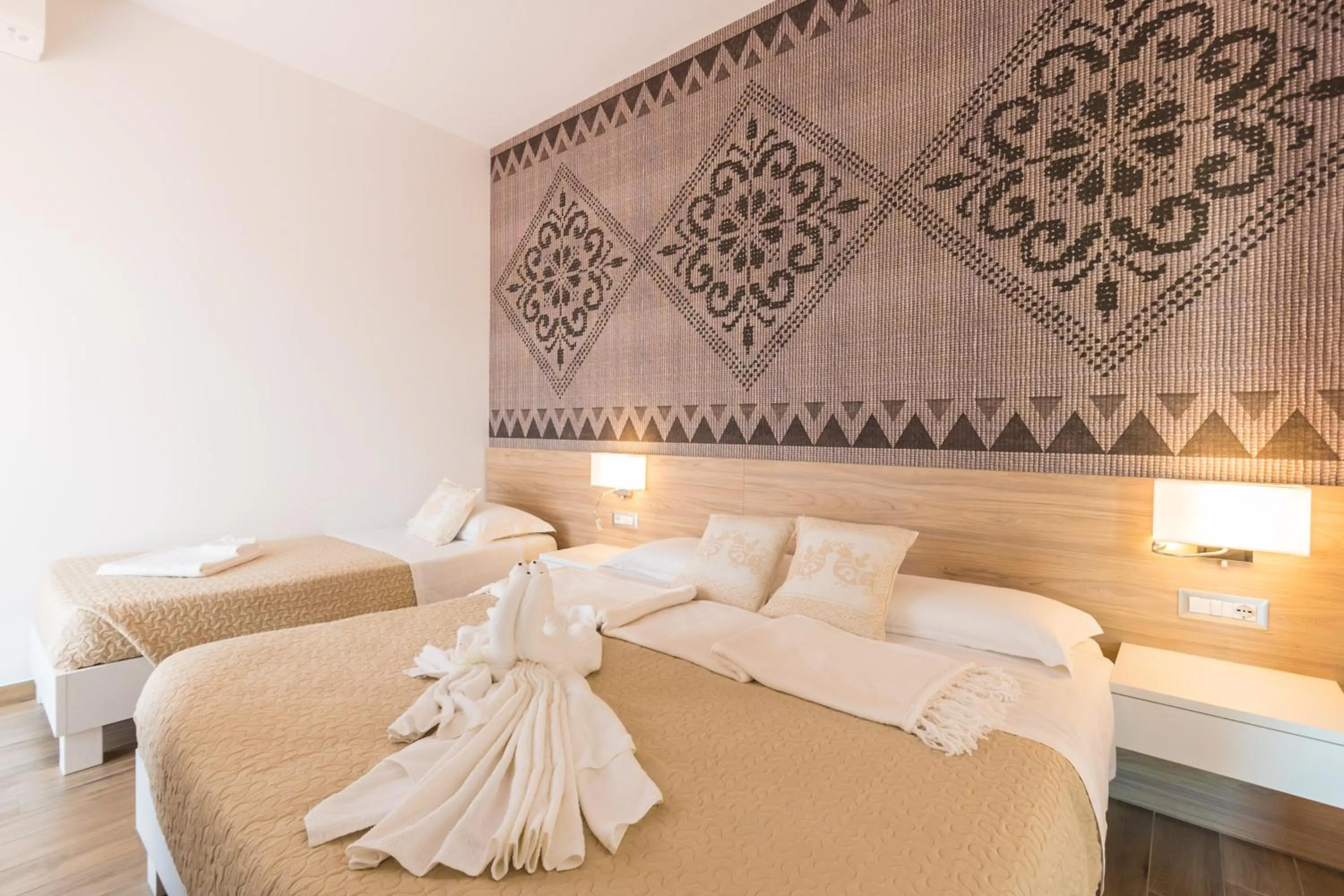 Photo of the whole room, Bed in Relais del Borgo- Domo