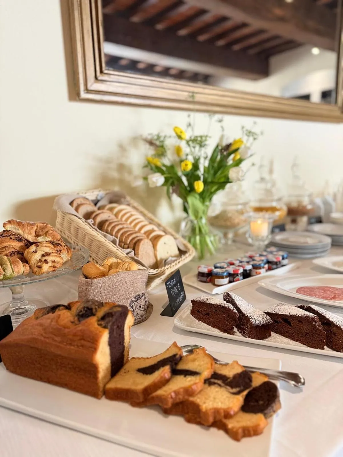 Breakfast in Relais La Costa Historical Residence