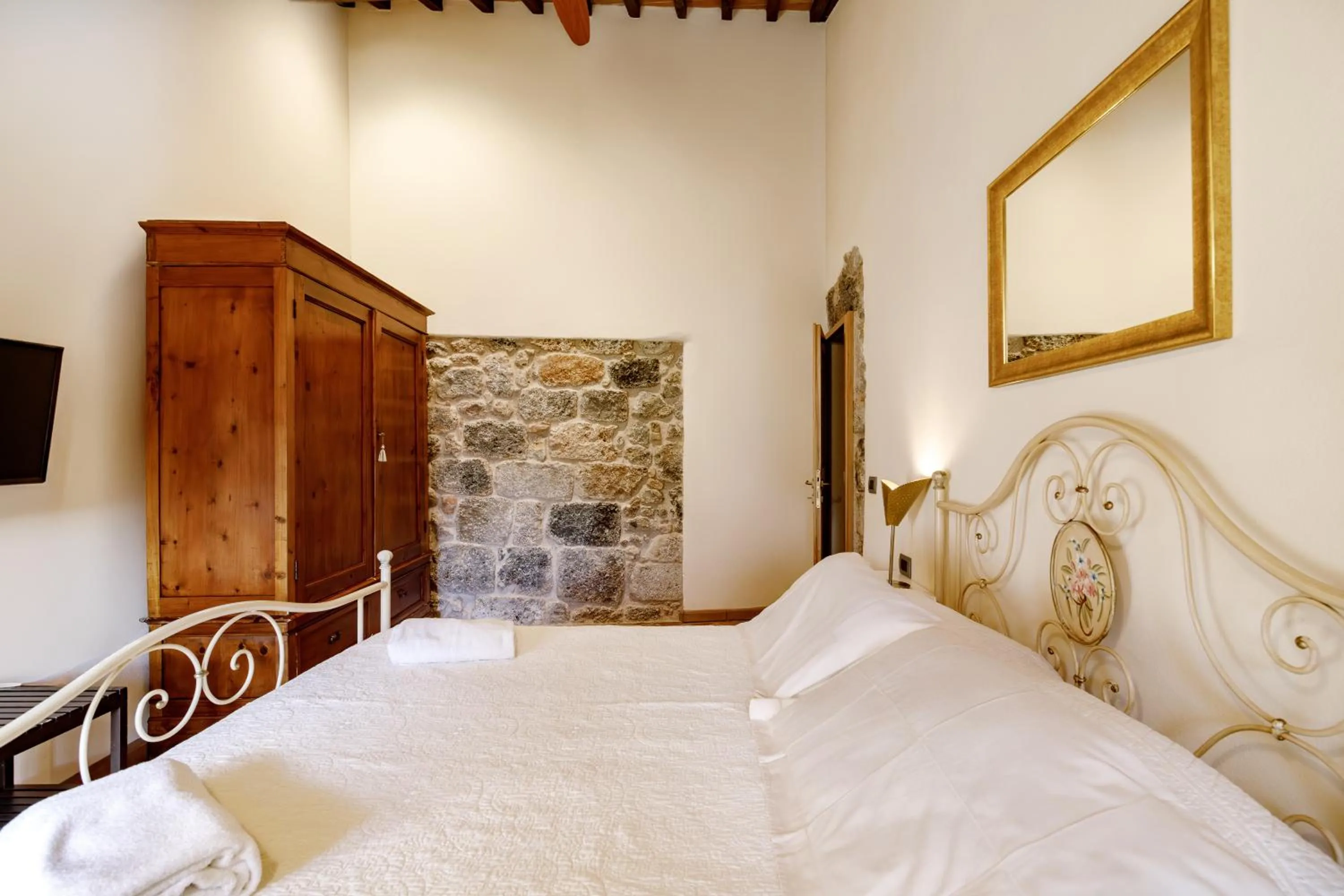 Bedroom, Bed in Relais La Costa Historical Residence