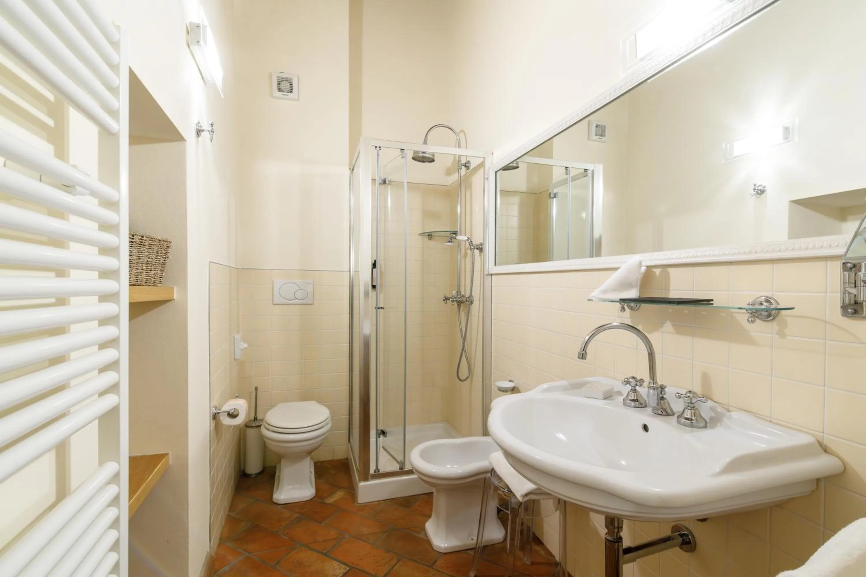 Shower in Relais La Costa Historical Residence