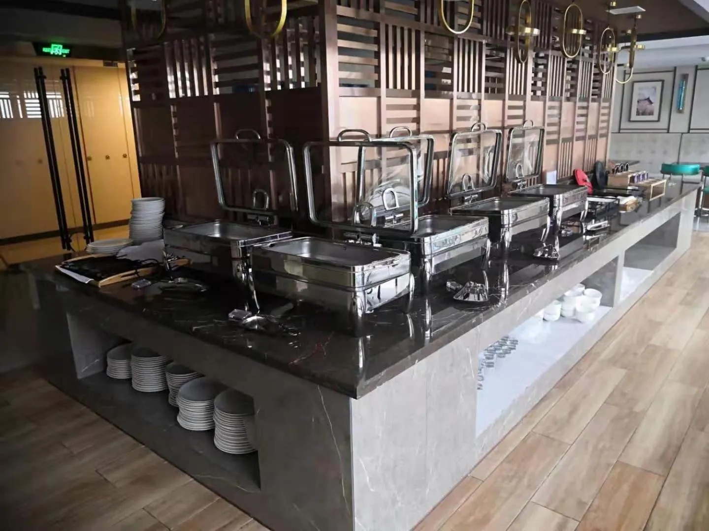 Restaurant/places to eat in Metropolo Jinjiang Wuhan Optics Valley Science and Technology Exhibition Center