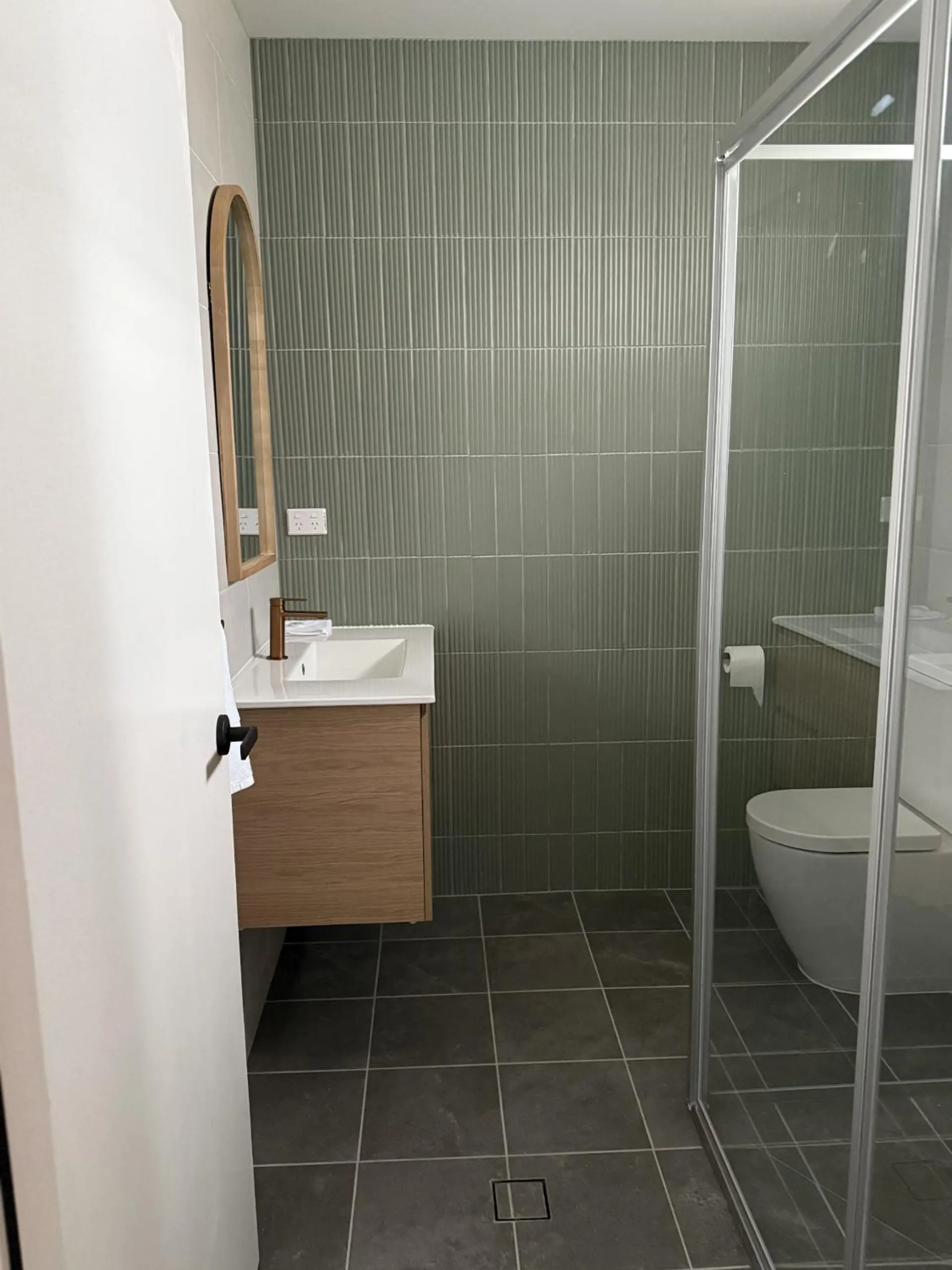 Palm and Pawn Motor Inn