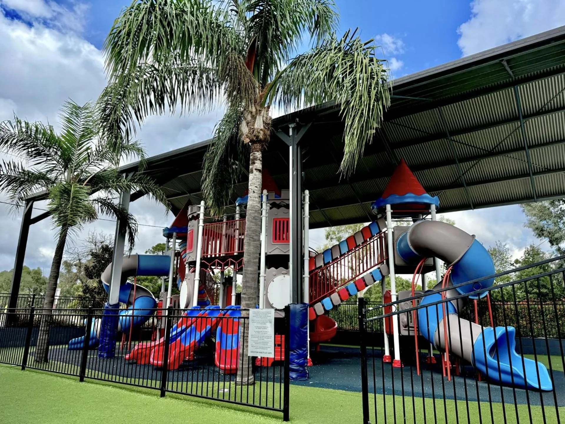 Palm and Pawn Motor Inn