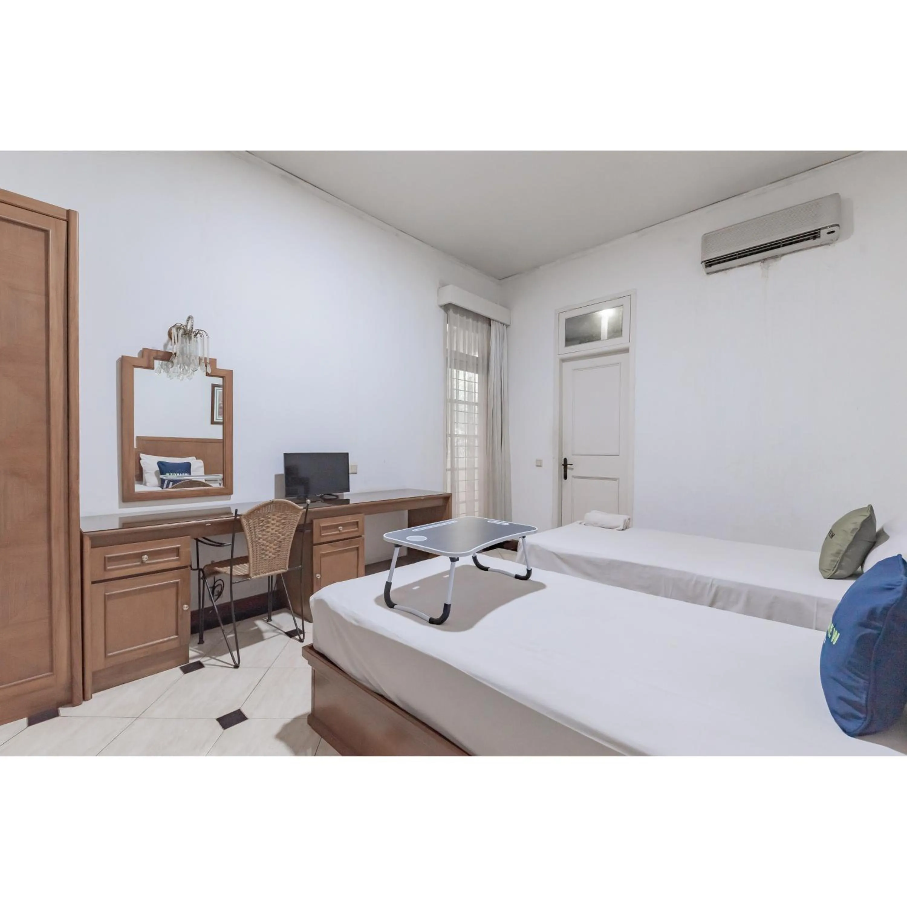 Bedroom, Bed in Urbanview Hotel Utari