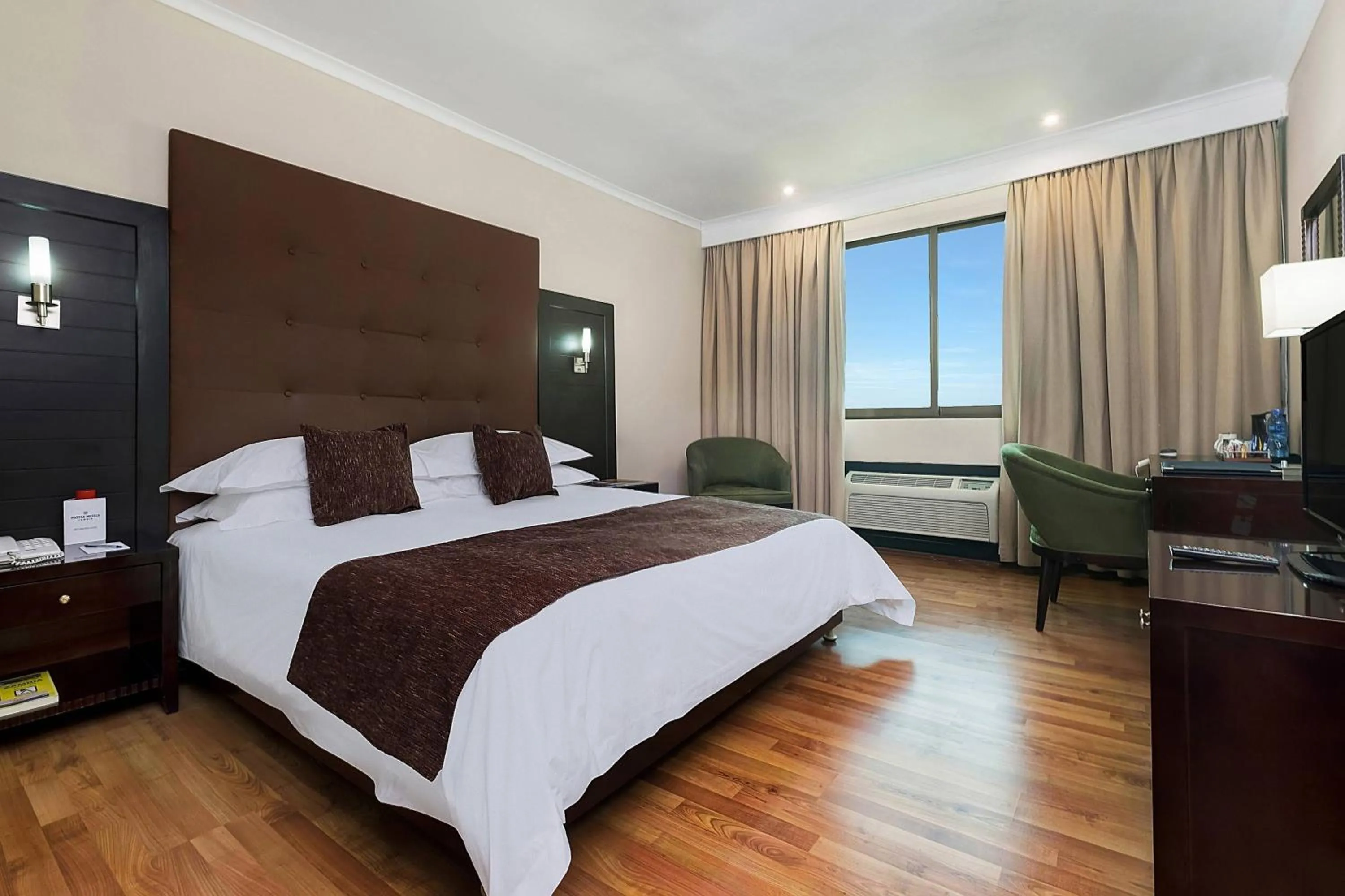 Photo of the whole room, Bed in Protea Hotel by Marriott Lusaka