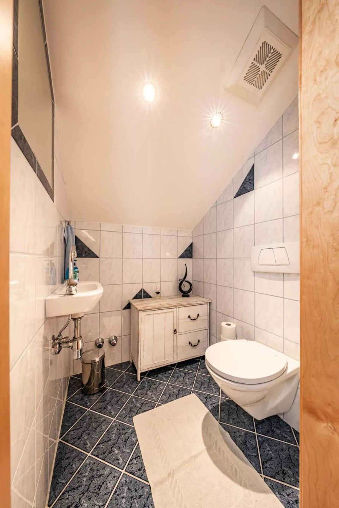 Toilet in Gästehaus Wiesengrund & Apart Sporer