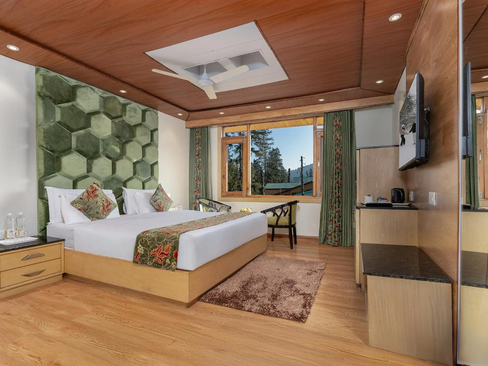 Bed in Hotel Pine Spring Gulmarg