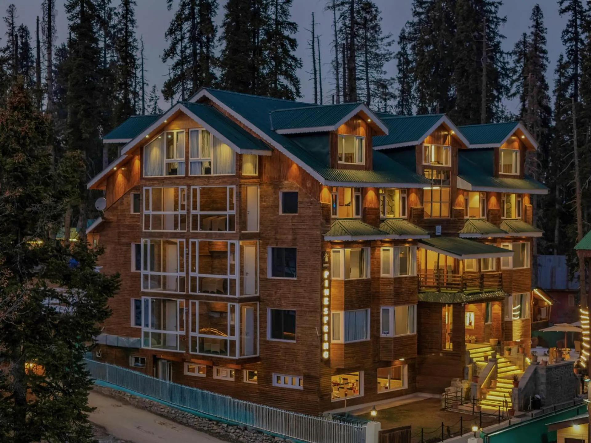 Property building in Hotel Pine Spring Gulmarg