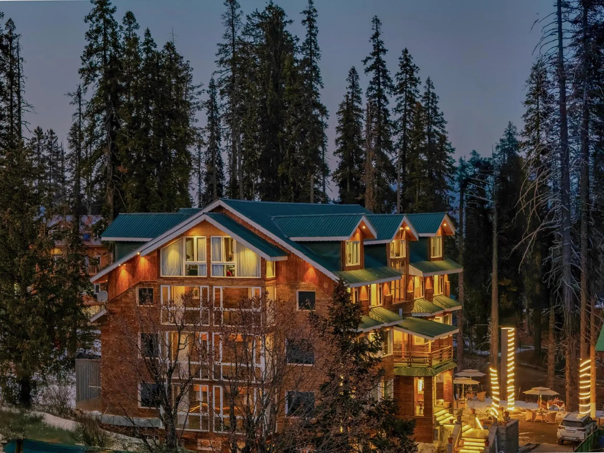 Property building in Hotel Pine Spring Gulmarg