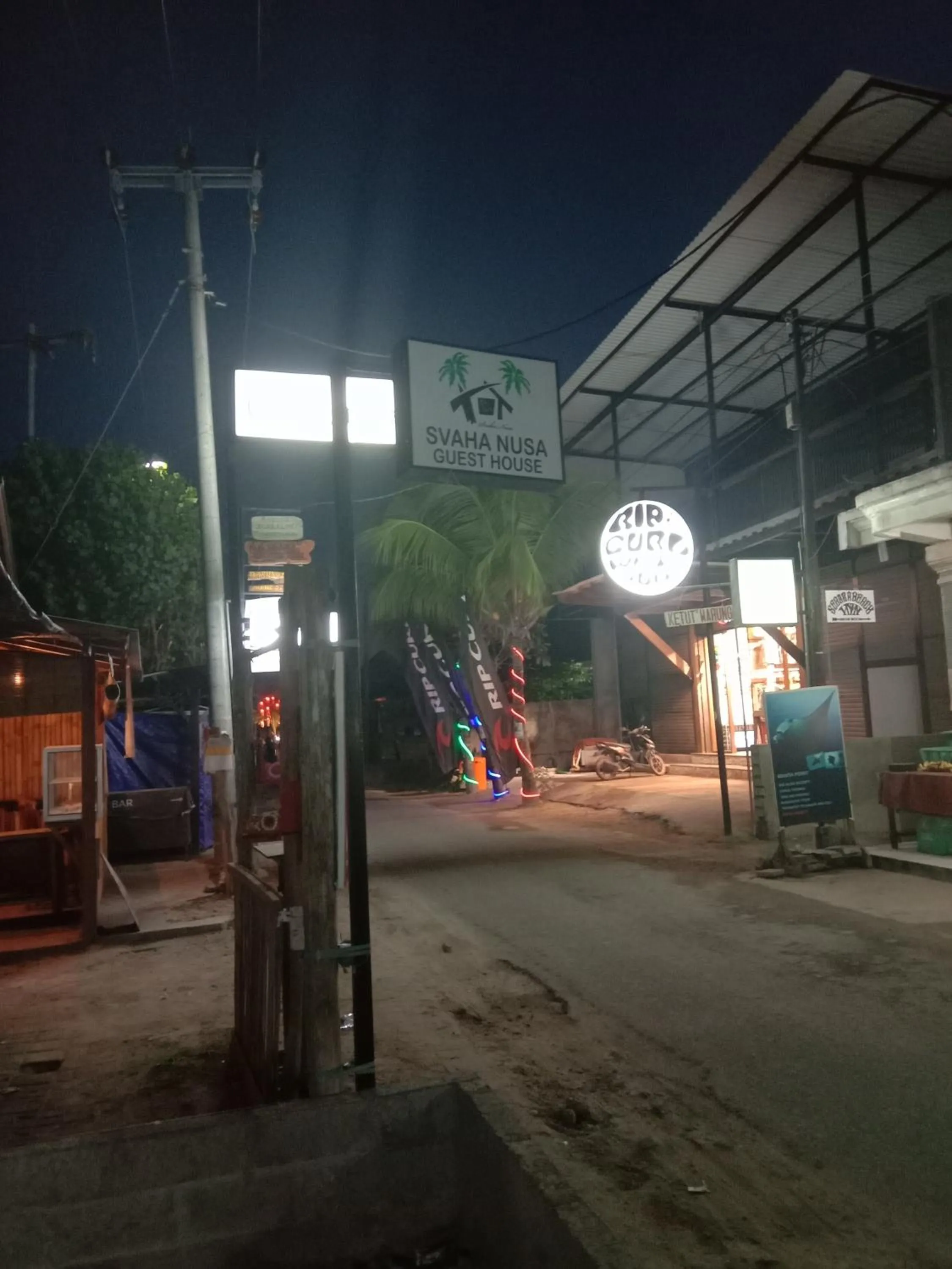 Restaurant/places to eat in Svaha Nusa Guest House