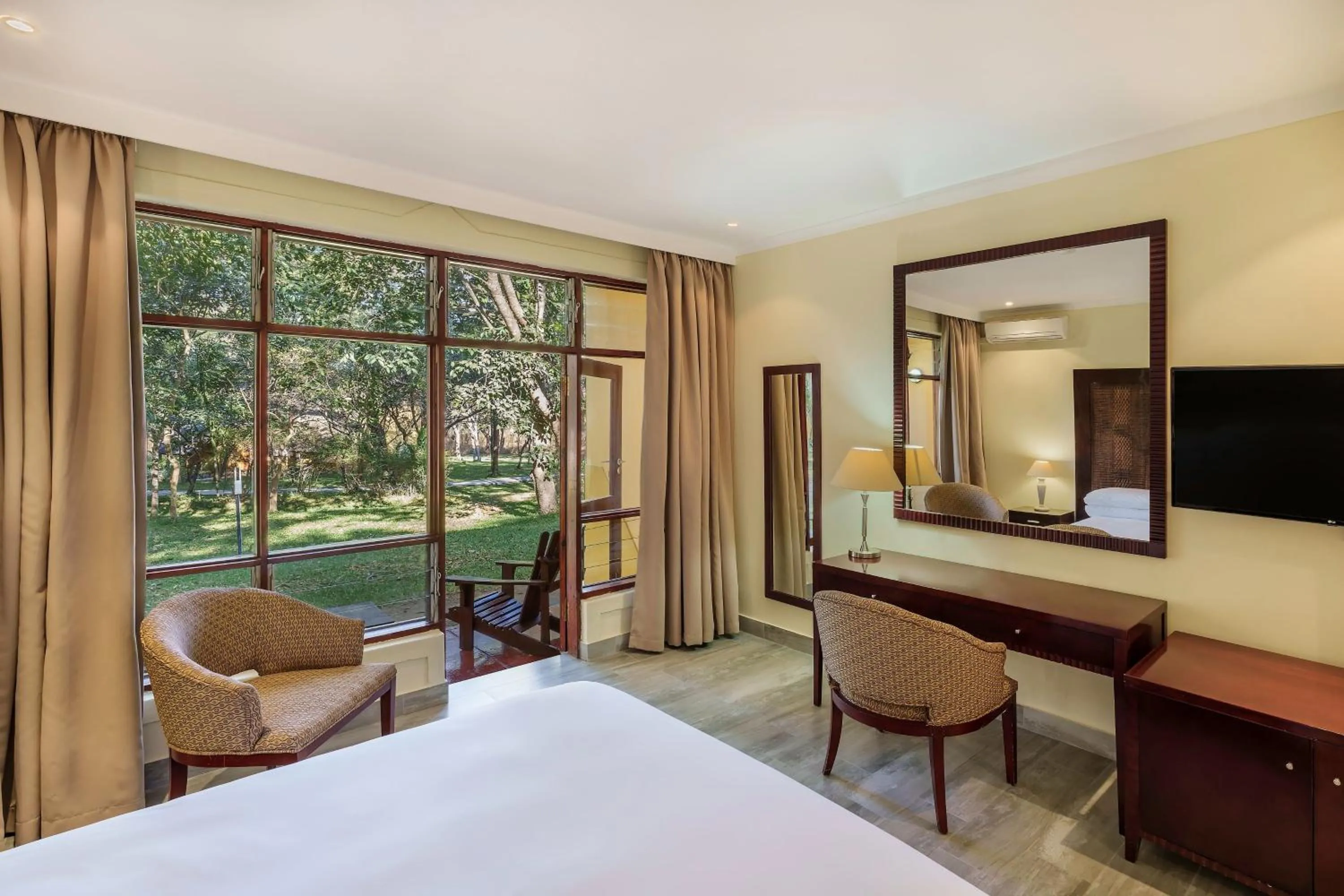 Photo of the whole room, Bed in Protea Hotel by Marriott Lusaka Safari Lodge