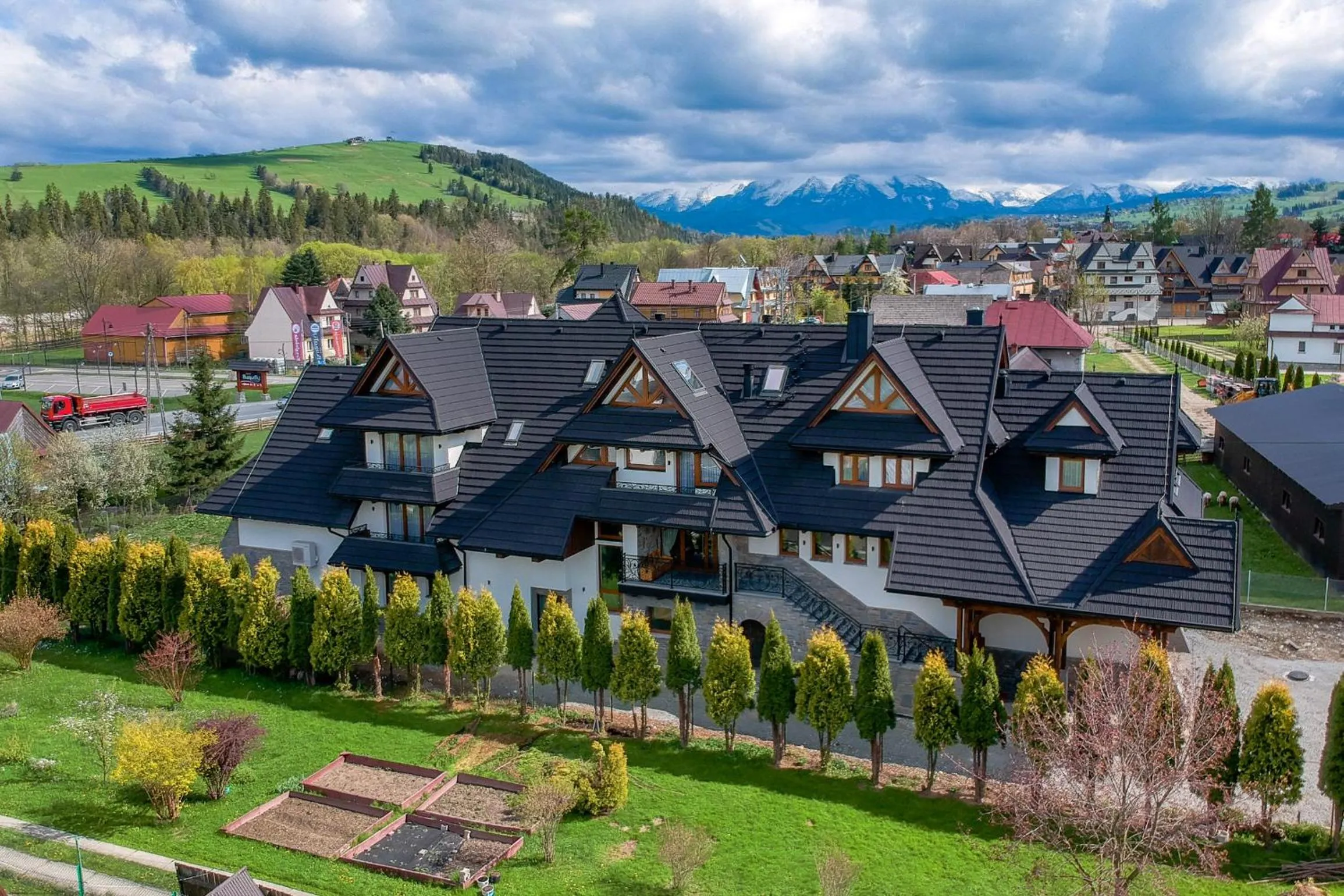 Property building in Żelazne Wrota