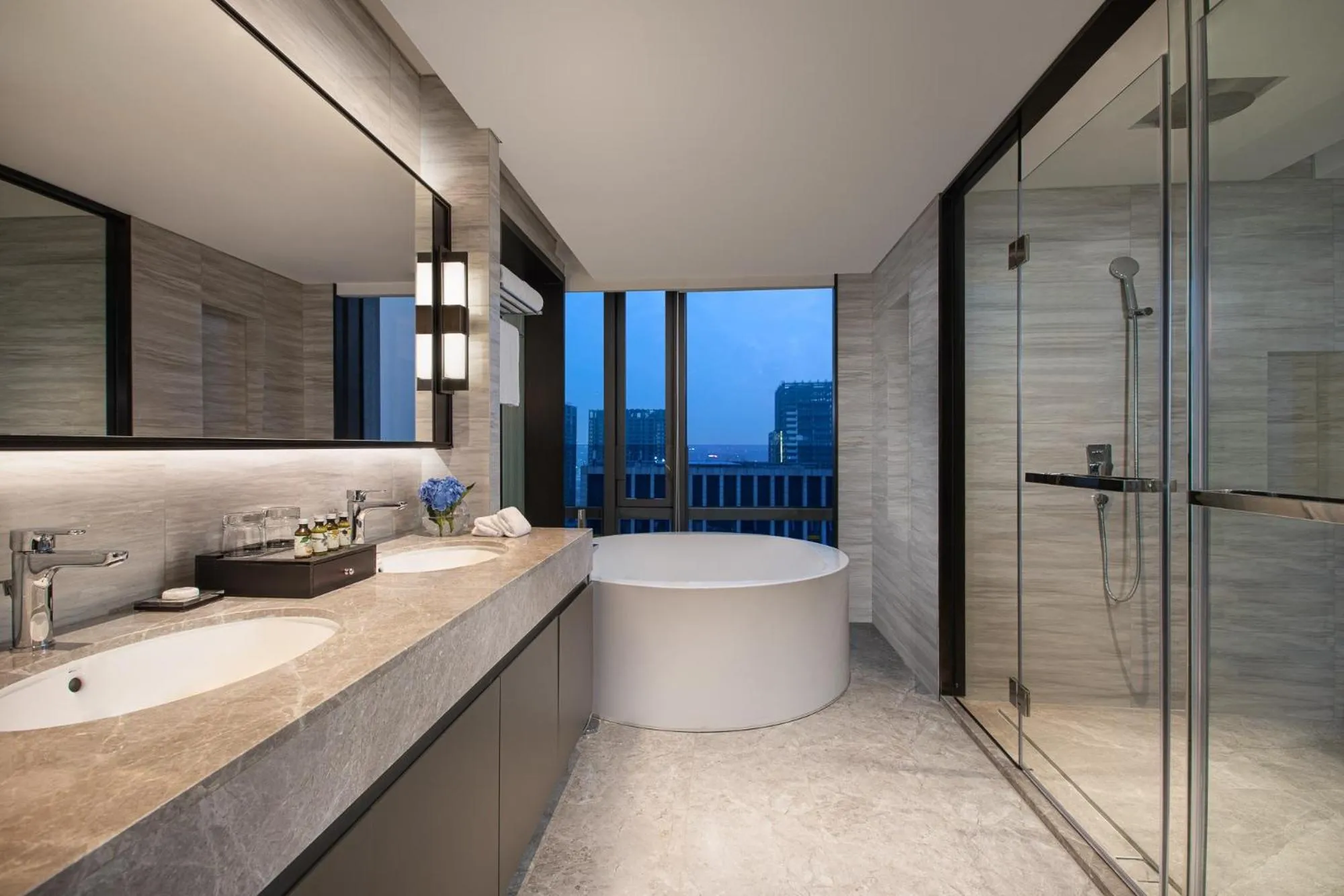 Shower in Somerset IOC Hangzhou