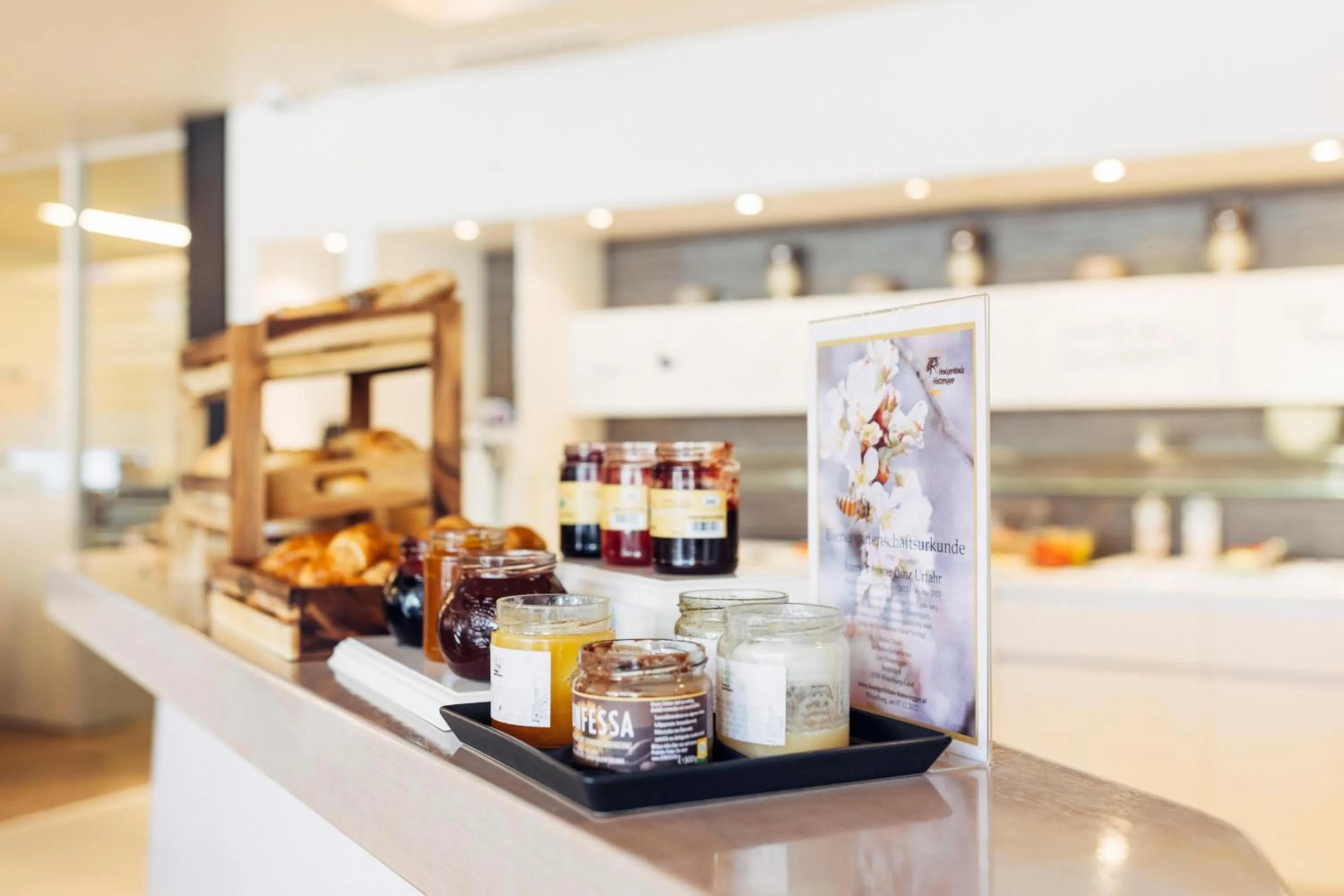 Restaurant/places to eat in harry's home Linz-Urfahr hotel & apartments