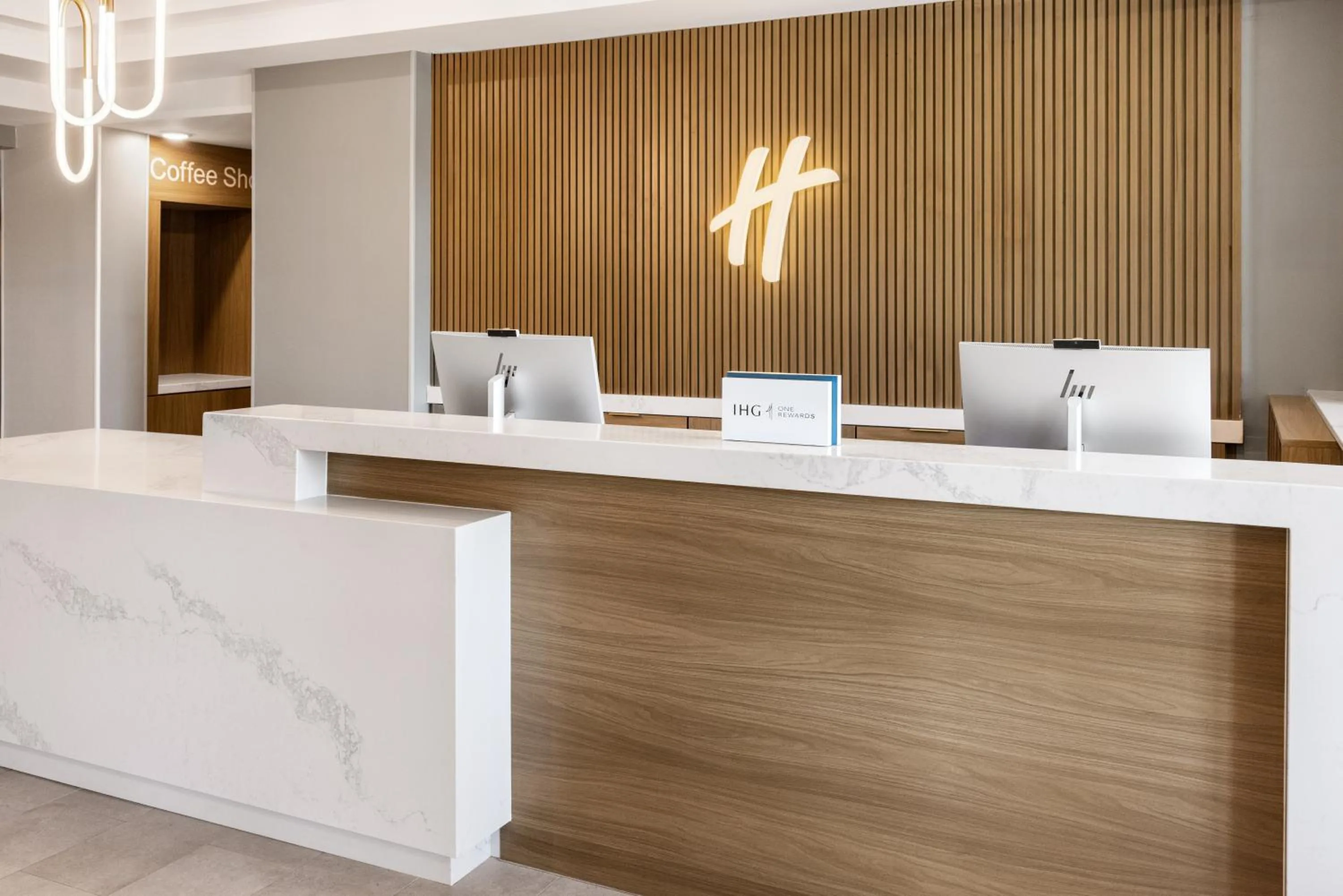 Lobby or reception in Holiday Inn & Suites Columbia NE - Ft Jackson Area by IHG