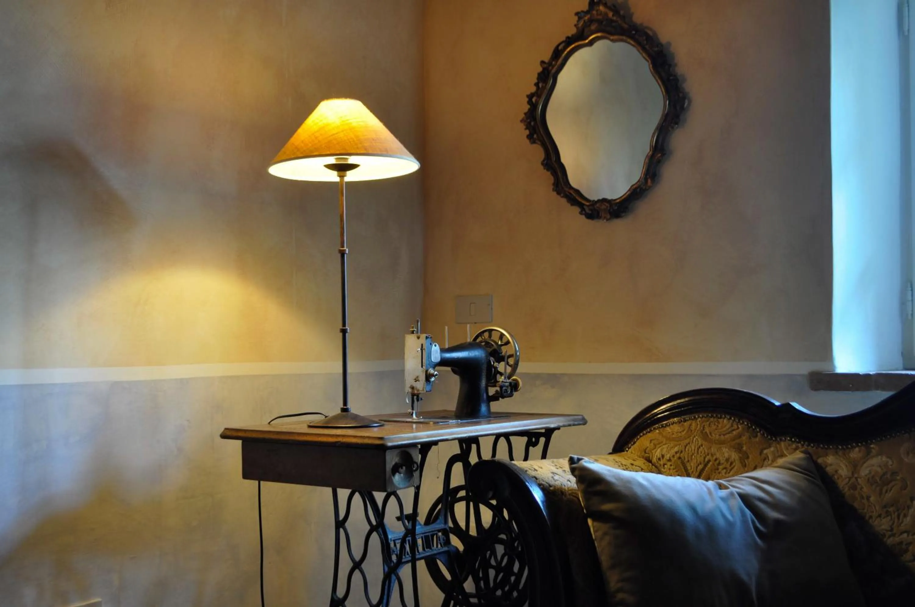Seating area, Bed in Il Casale del Duca