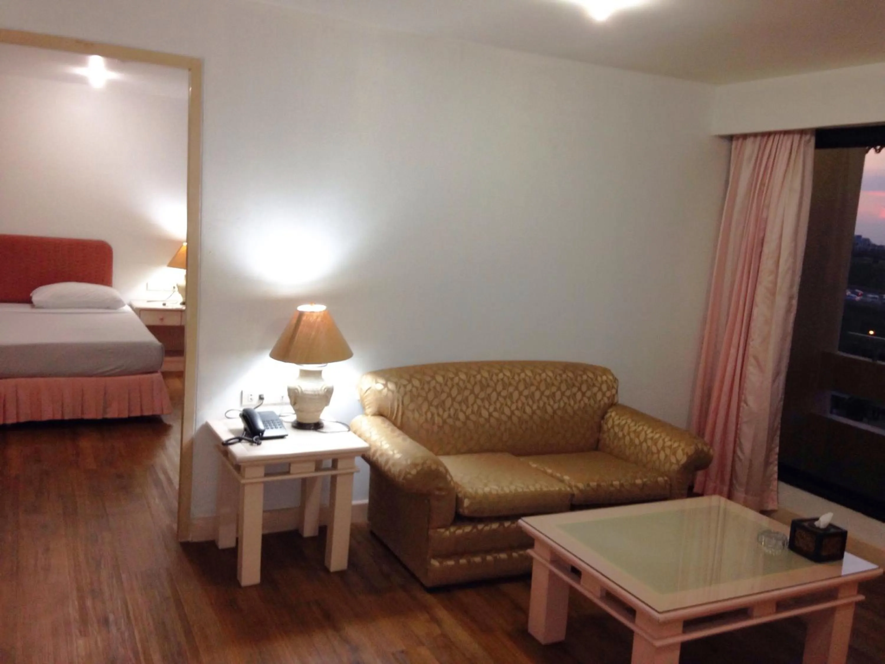 Living room, Bed in LEE PLACE HOTEL