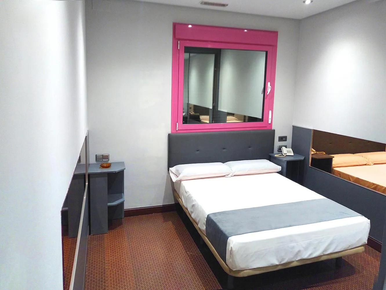 Photo of the whole room, Bed in Hotel Fabrik