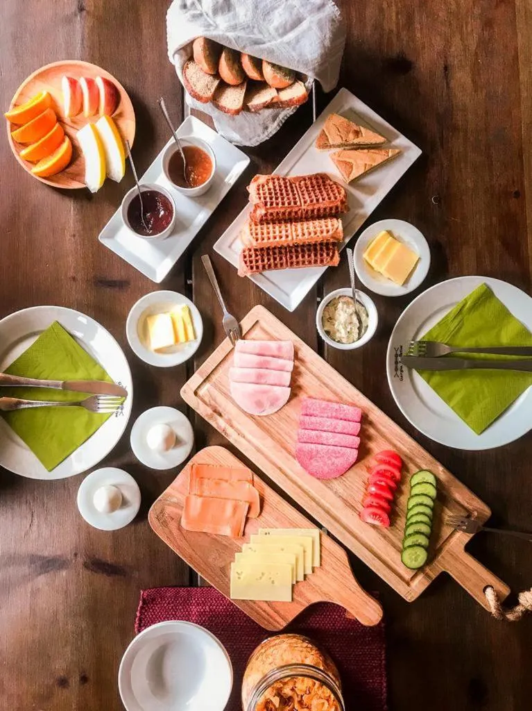 Breakfast in Gargia Lodge