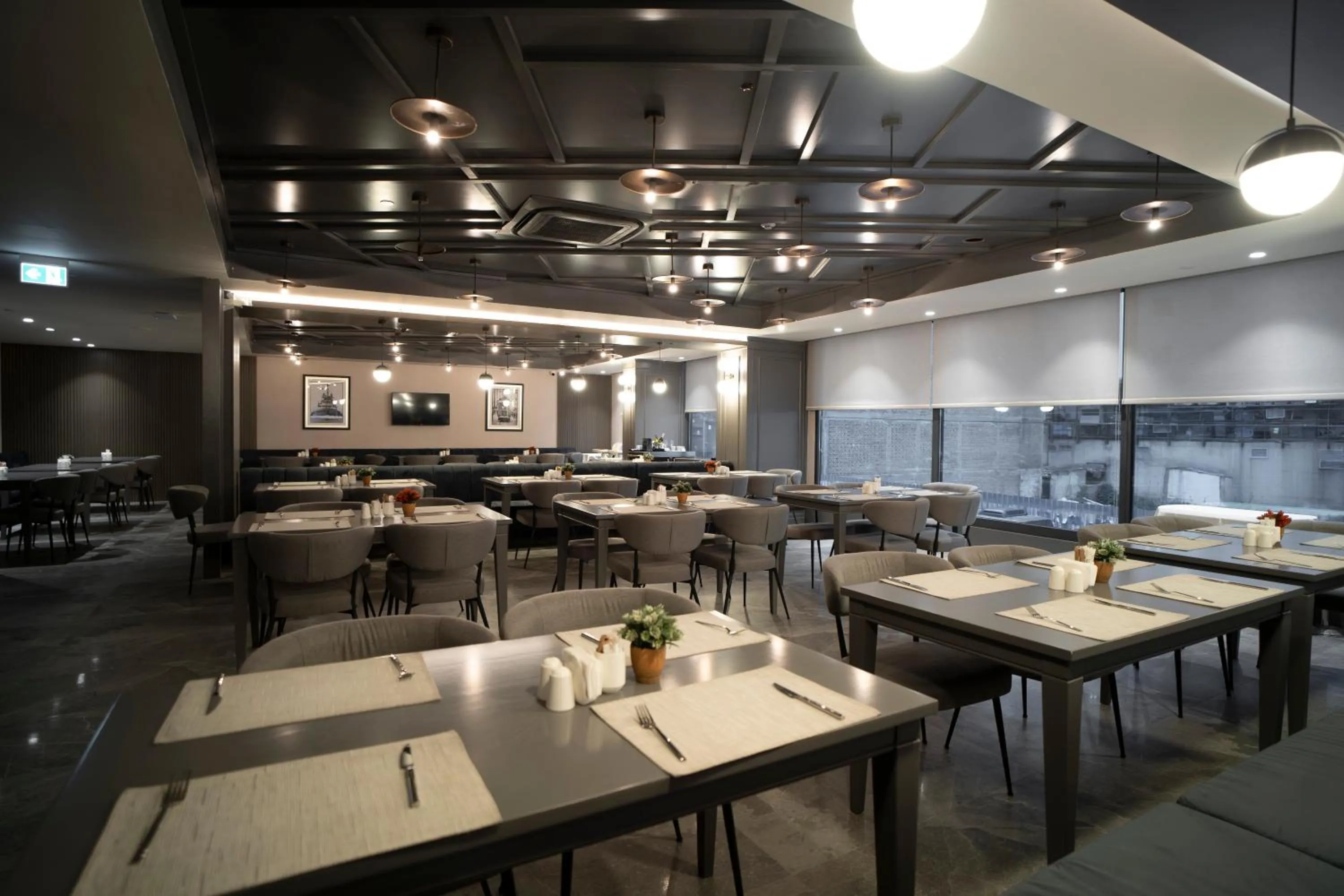 Restaurant/places to eat in Arts Hotel Taksim