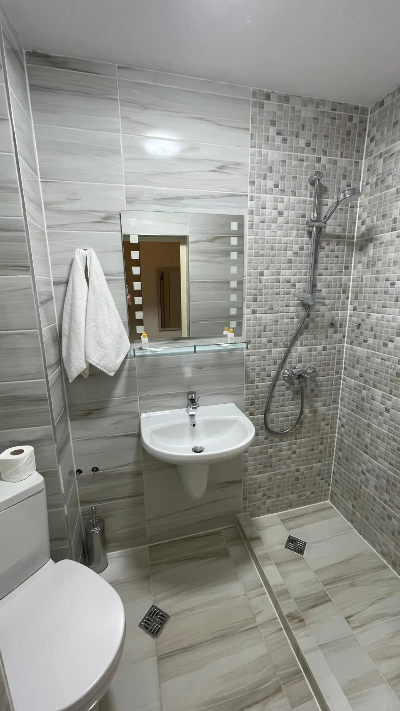 Standard Twin Room in Victoria Hotel Standard Twin Room in Victoria Hotel