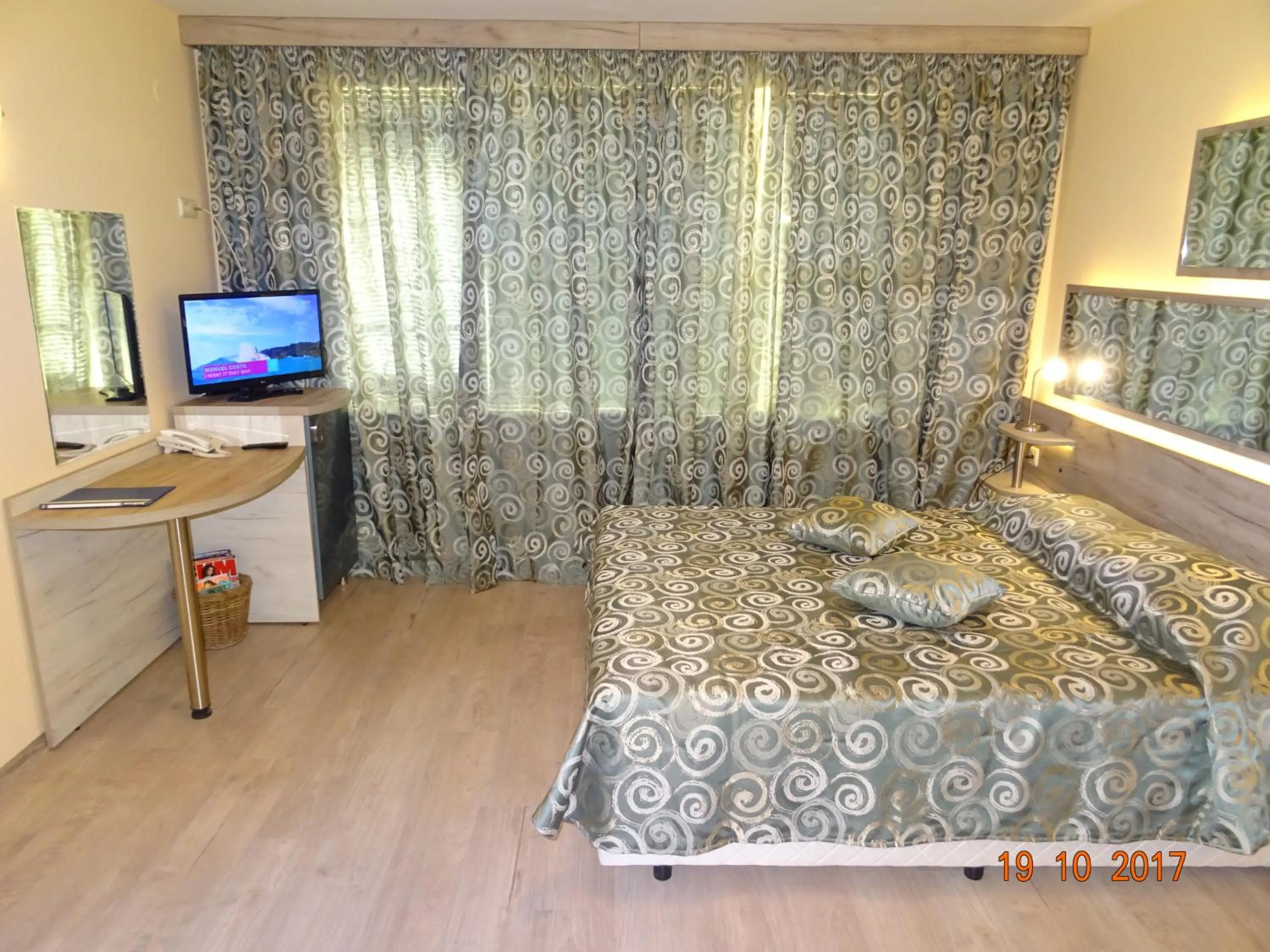 Photo of the whole room, Bed in Victoria Hotel