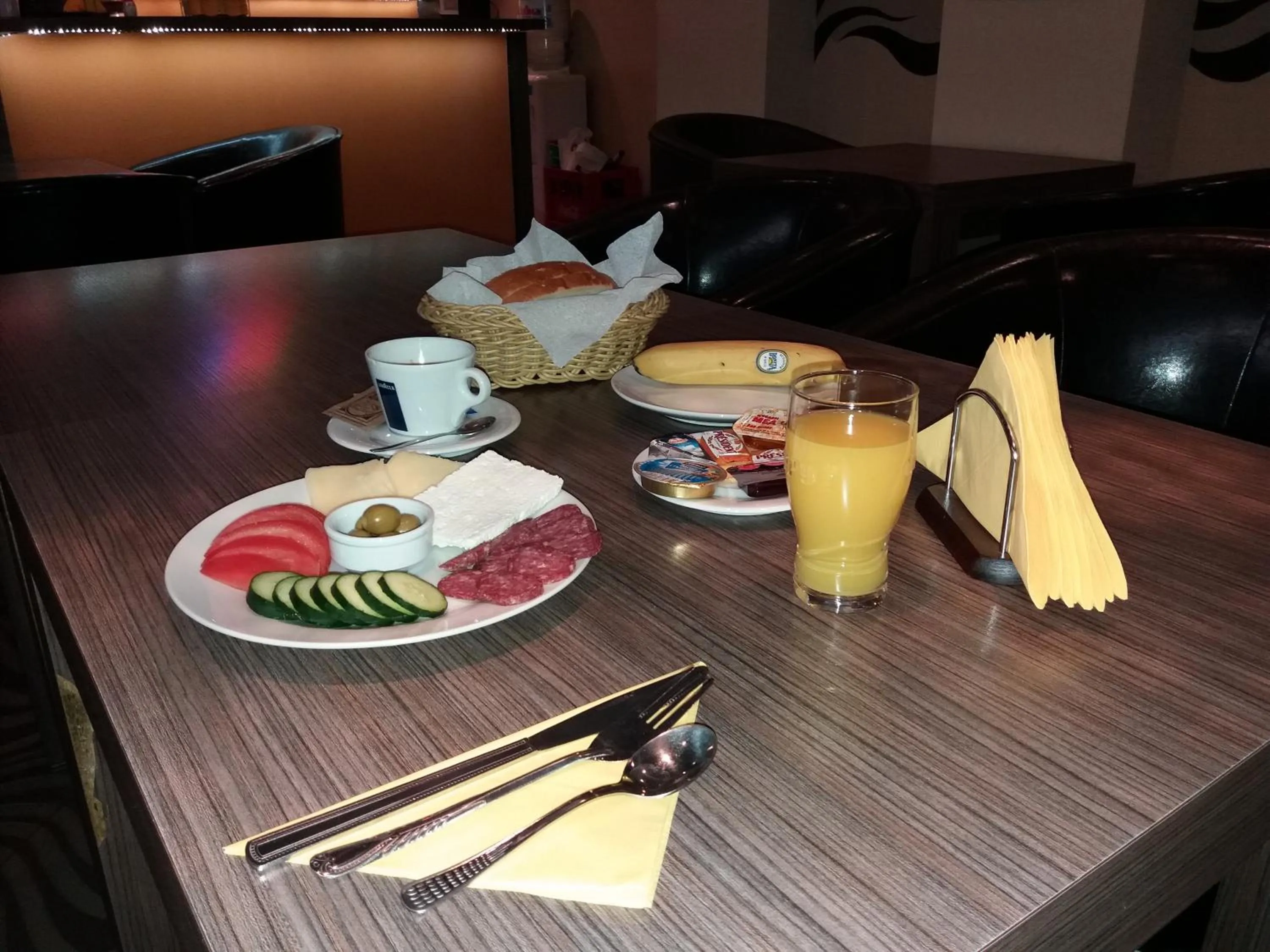 Continental breakfast in Victoria Hotel
