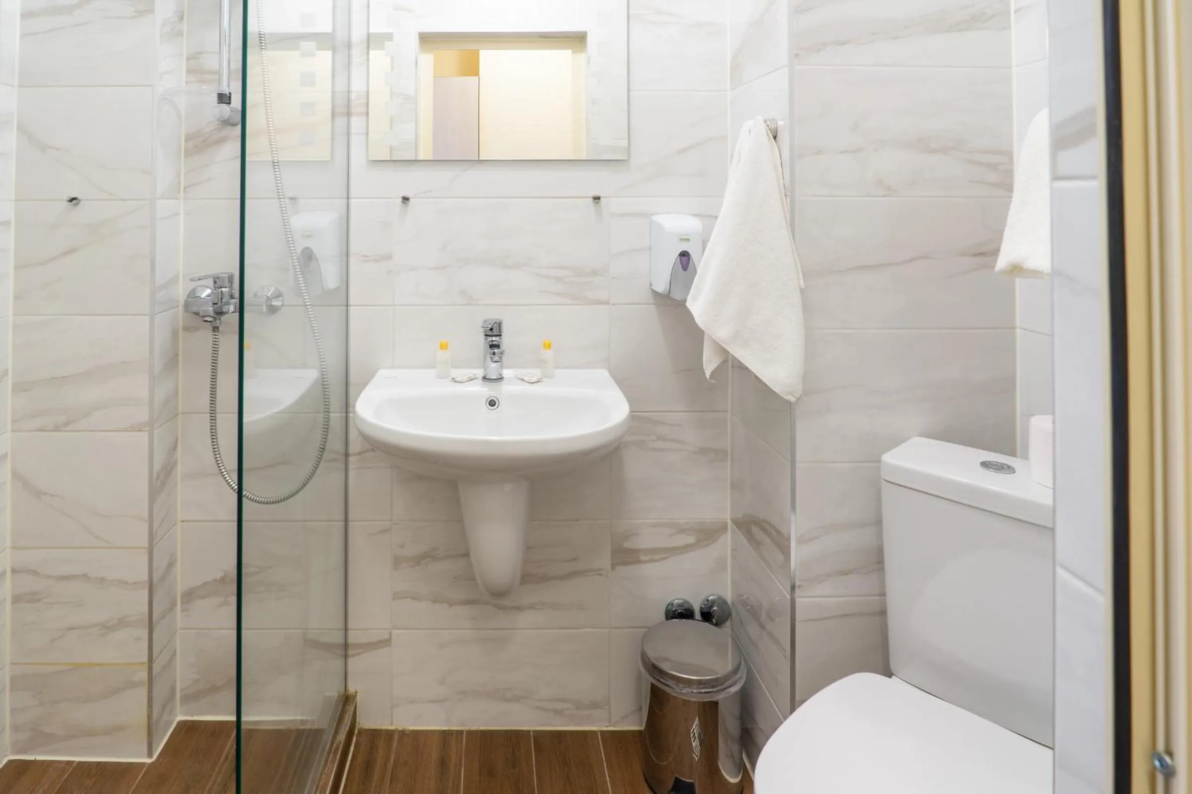 Shower in Victoria Hotel