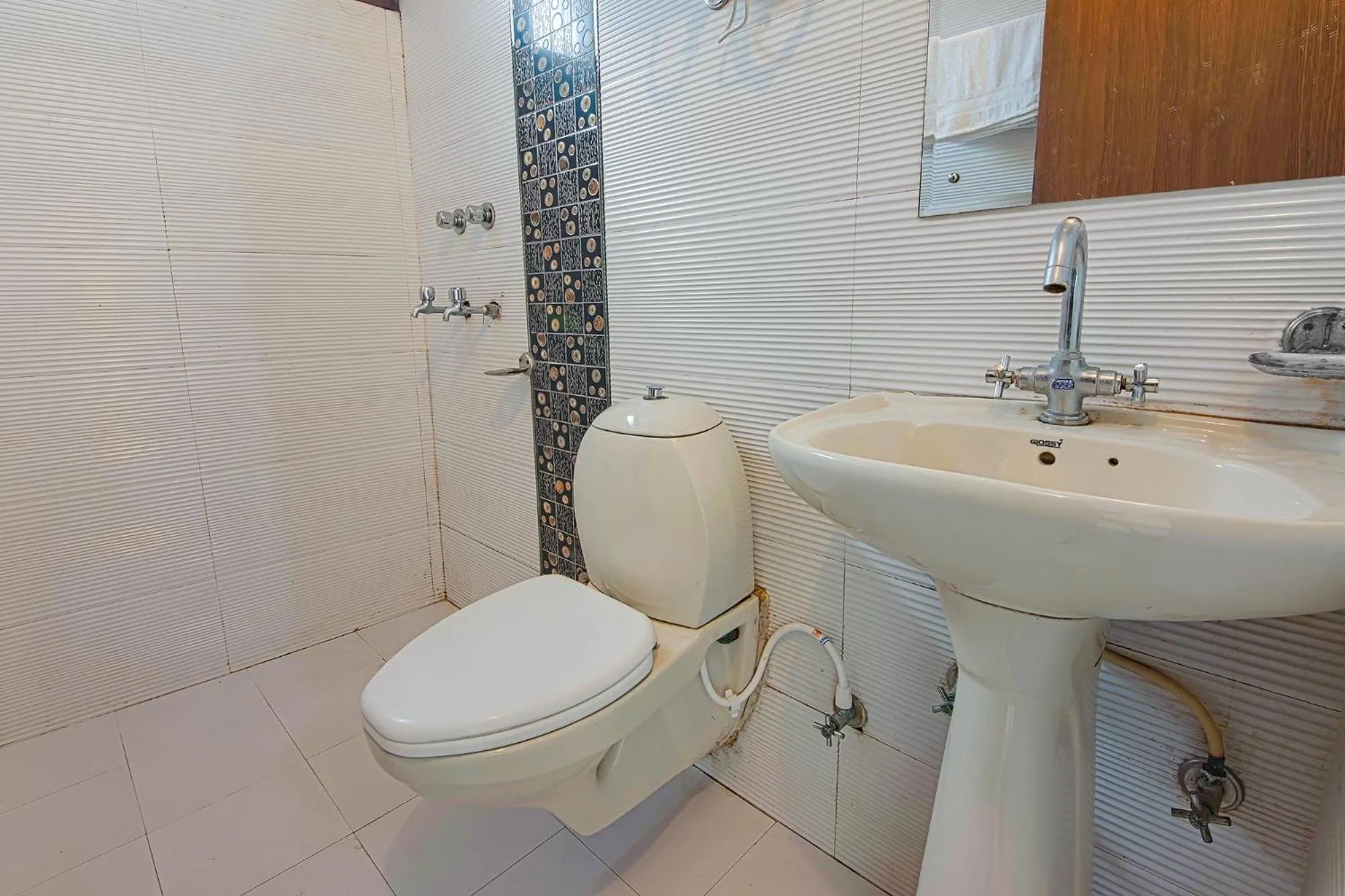 Toilet in FabExpress Sapphire