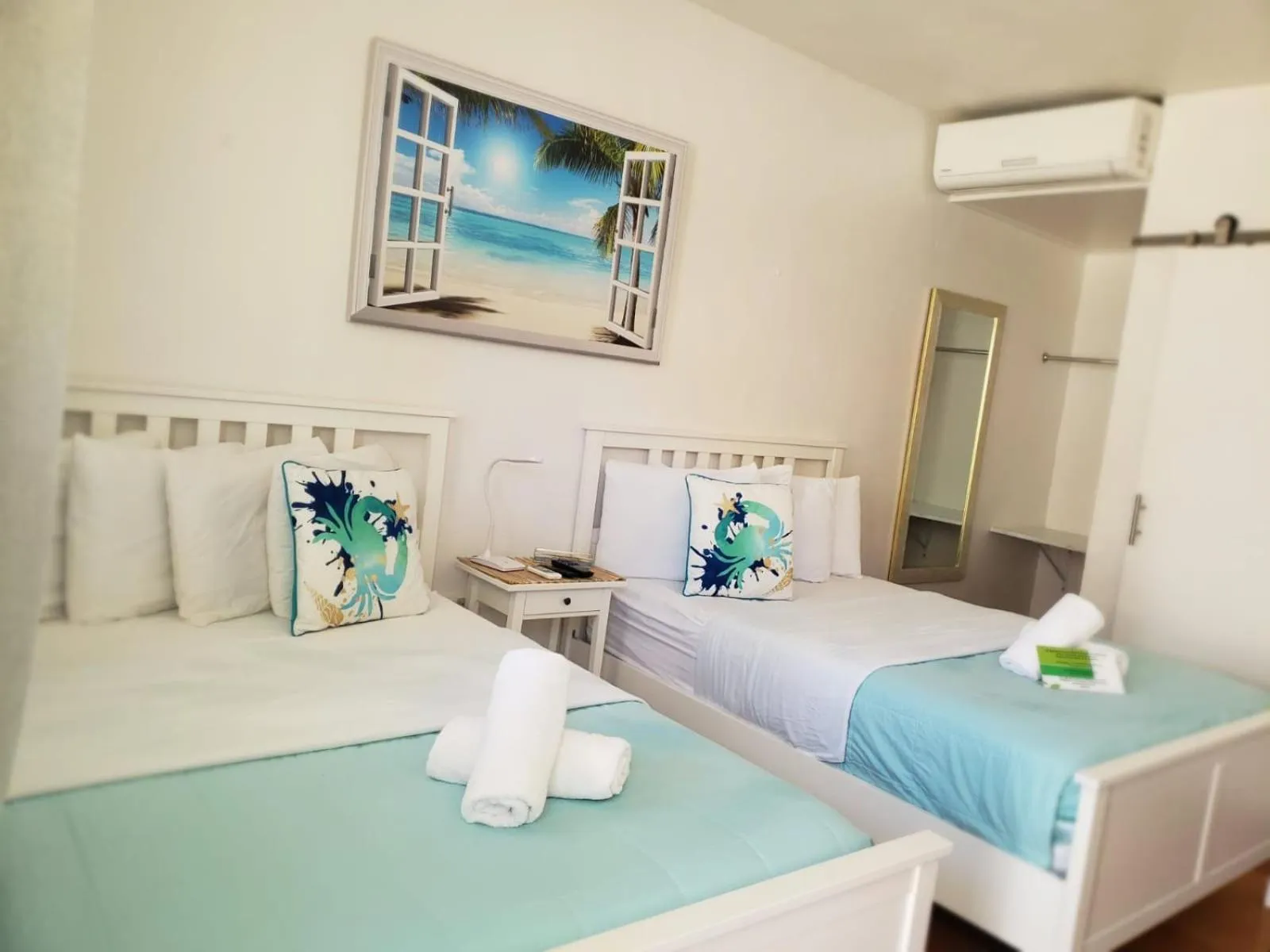 Photo of the whole room, Bed in La Jamaca - An Island Vibe Hotel