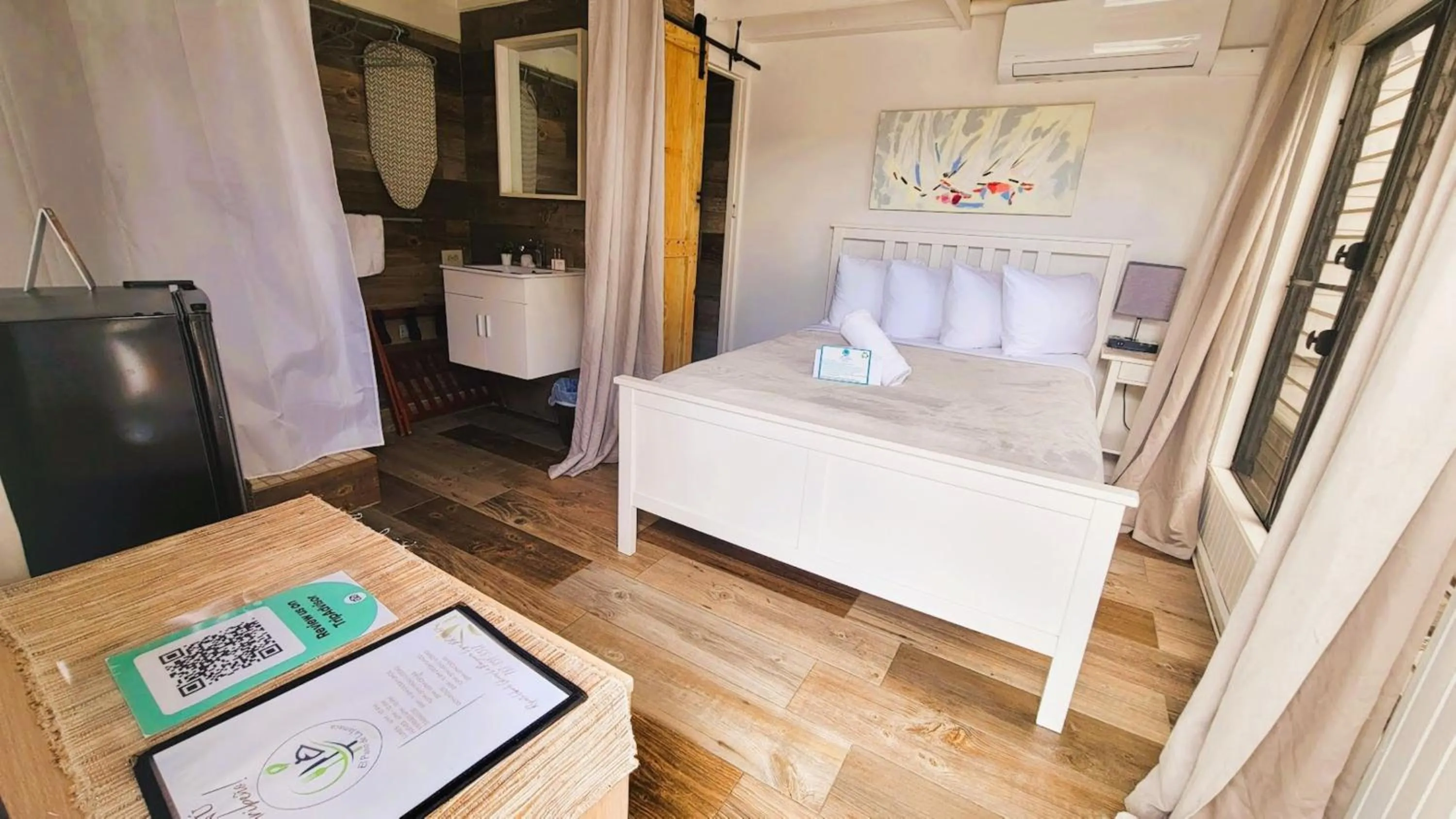 Bed in La Jamaca - An Island Vibe Hotel