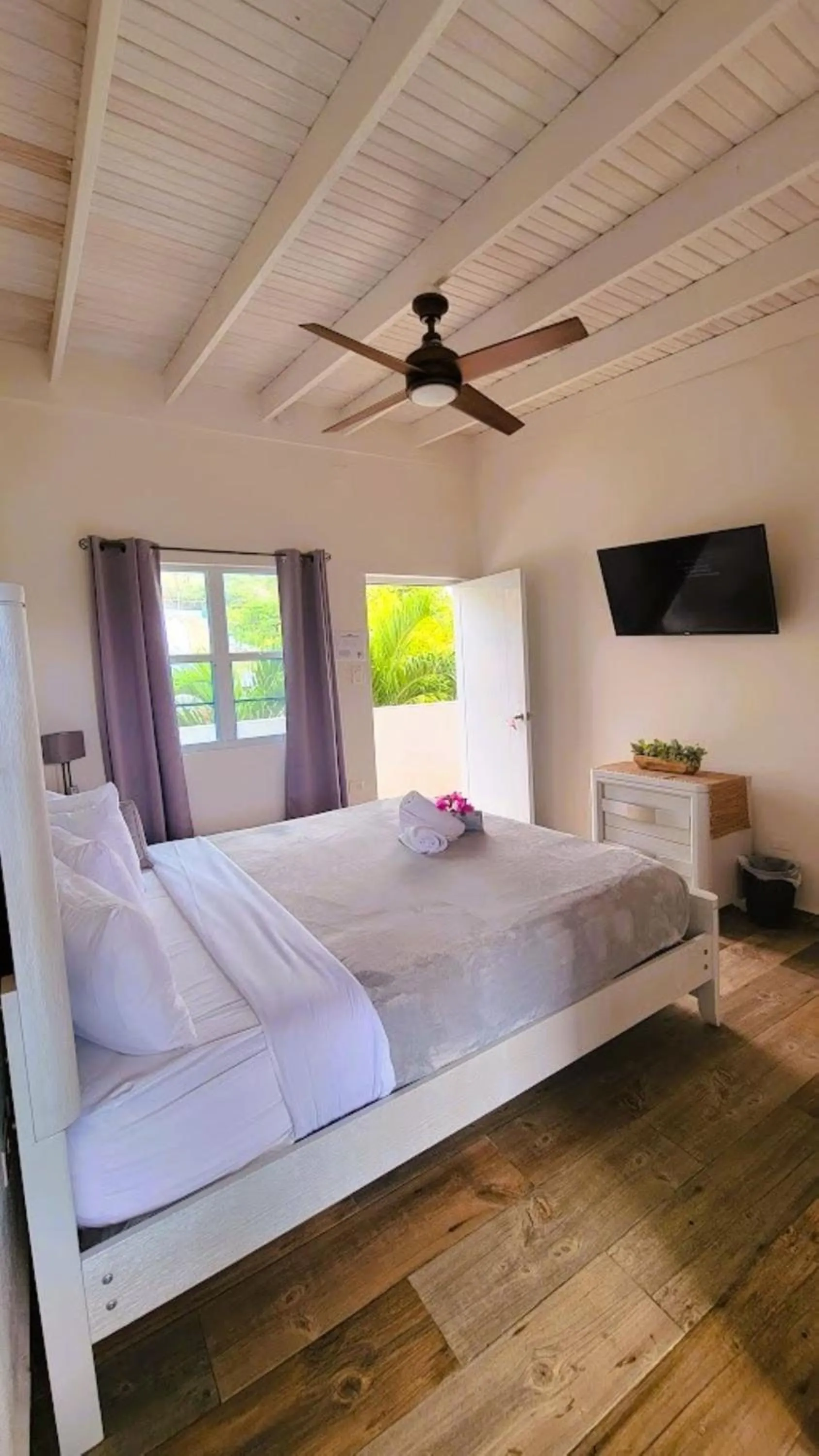 Bed in La Jamaca - An Island Vibe Hotel