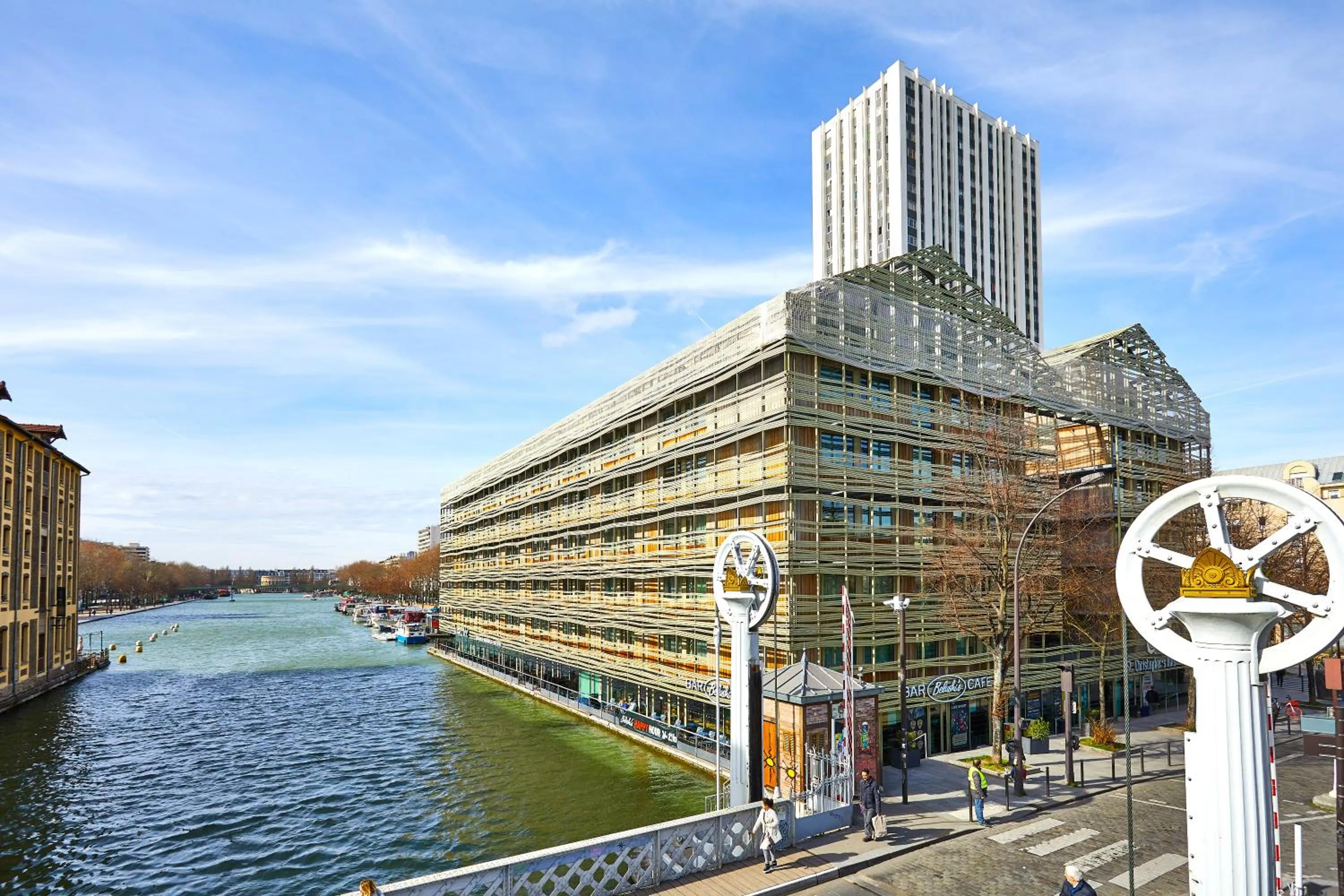Facade/entrance in St Christopher's Inn Paris - Canal