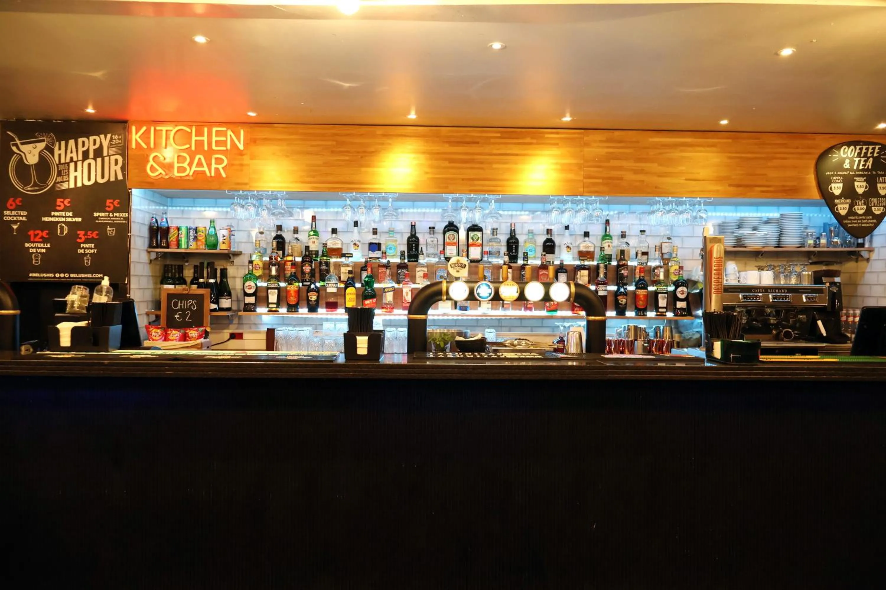 Restaurant/places to eat in St Christopher's Inn Paris - Canal