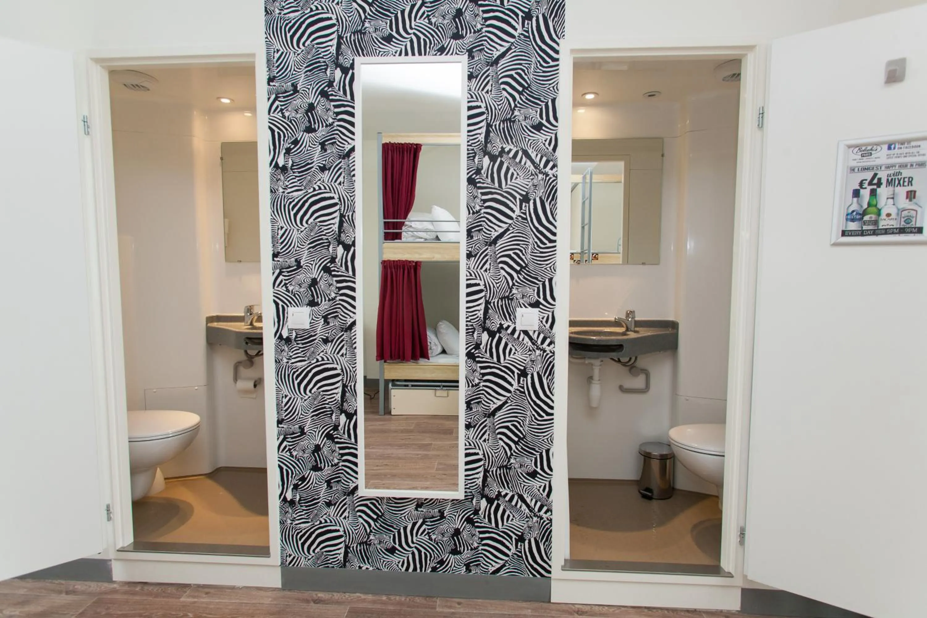 Shower in St Christopher's Inn Paris - Gare du Nord