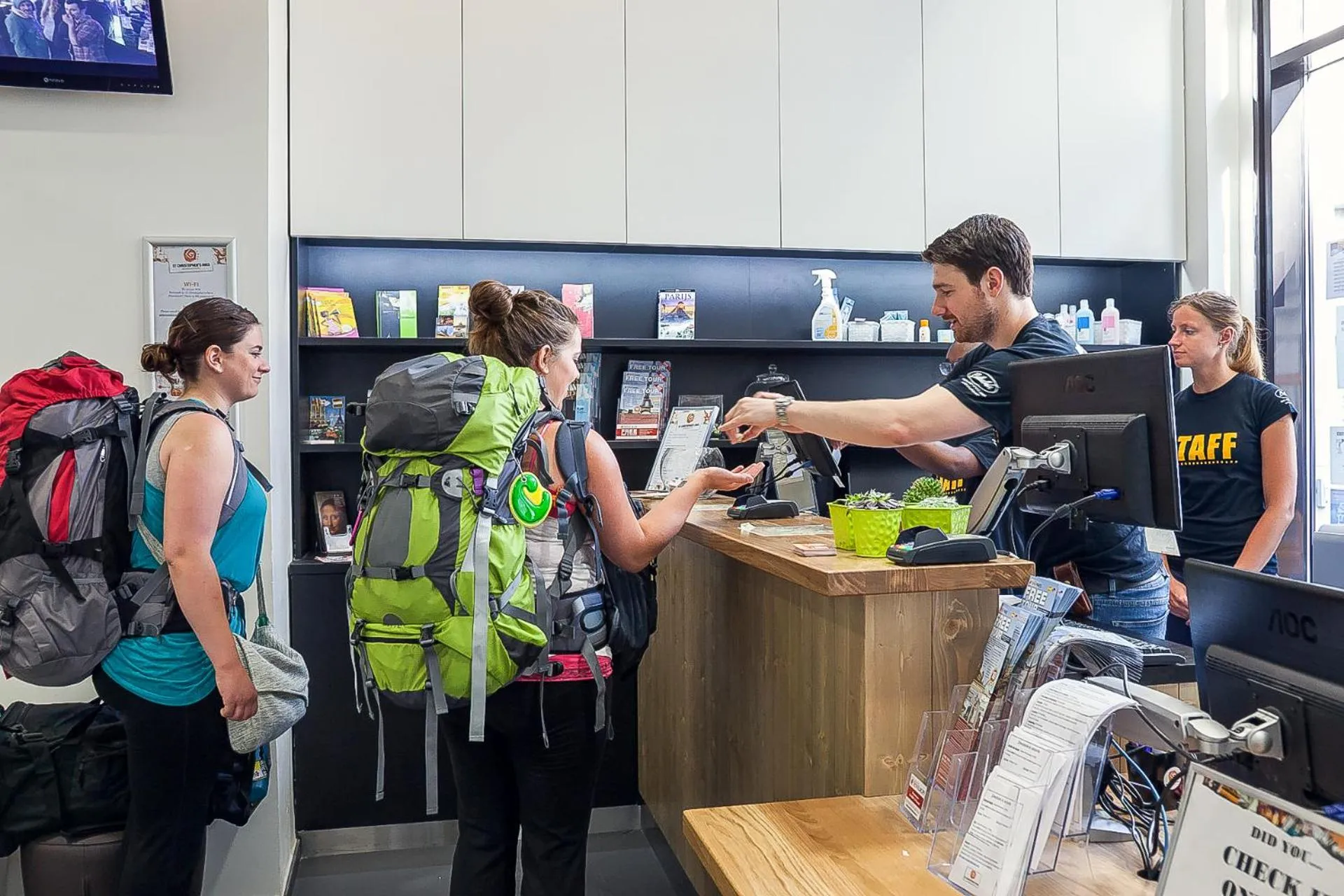 Lobby or reception in St Christopher's Inn Paris - Gare du Nord