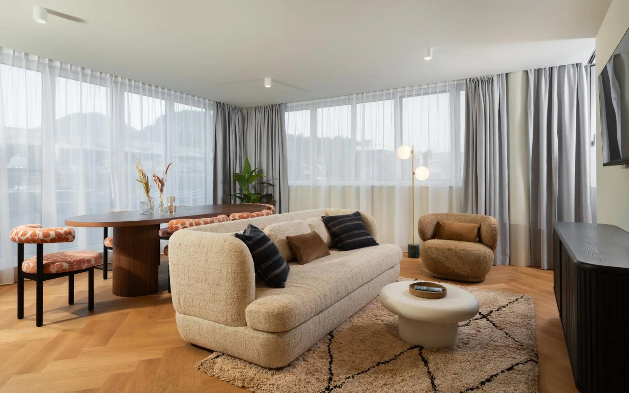 TV and multimedia in master Mirabell