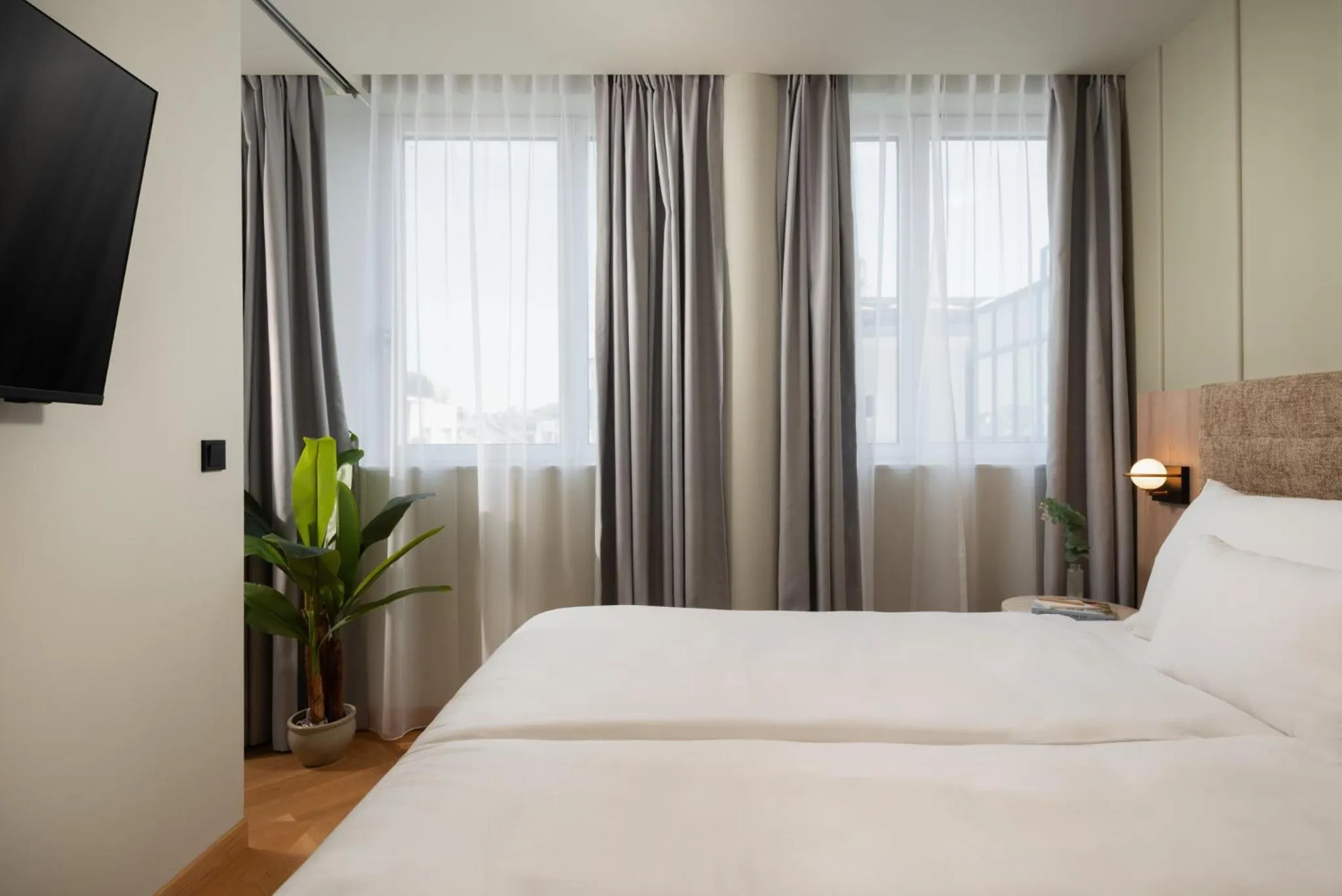 Bed in master Mirabell