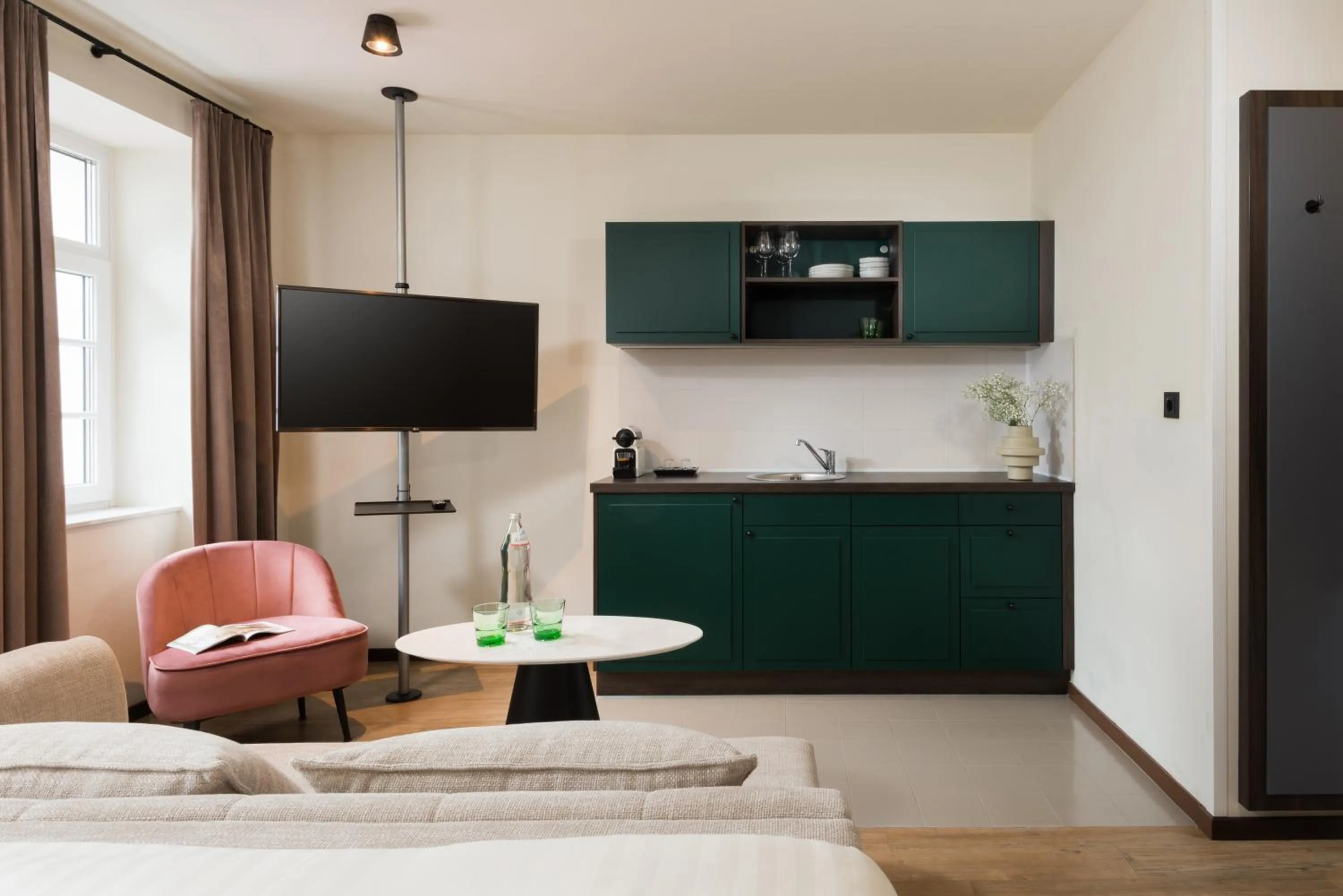 Kitchen or kitchenette, Bed in master Mirabell