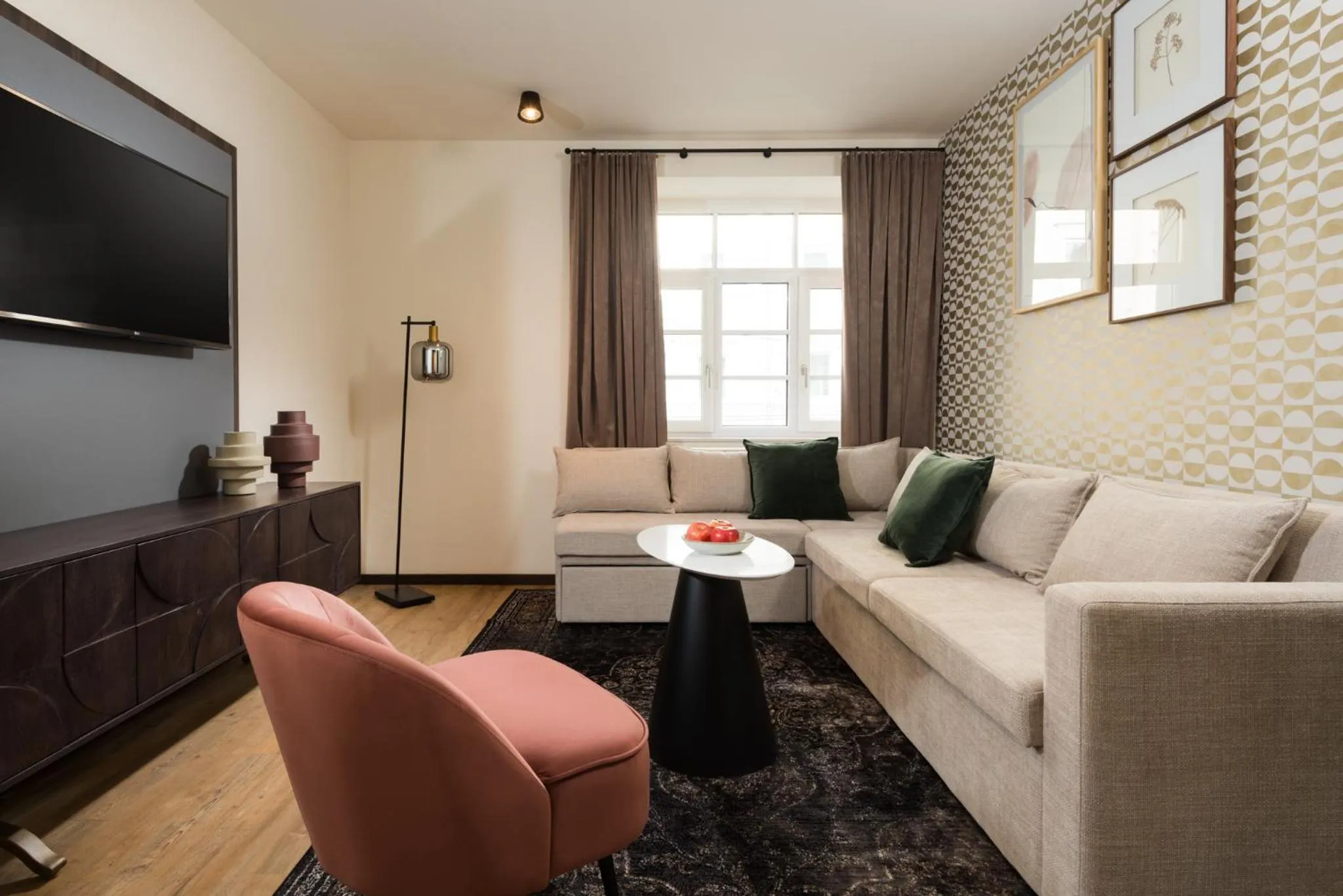 Communal lounge/ TV room in master Mirabell