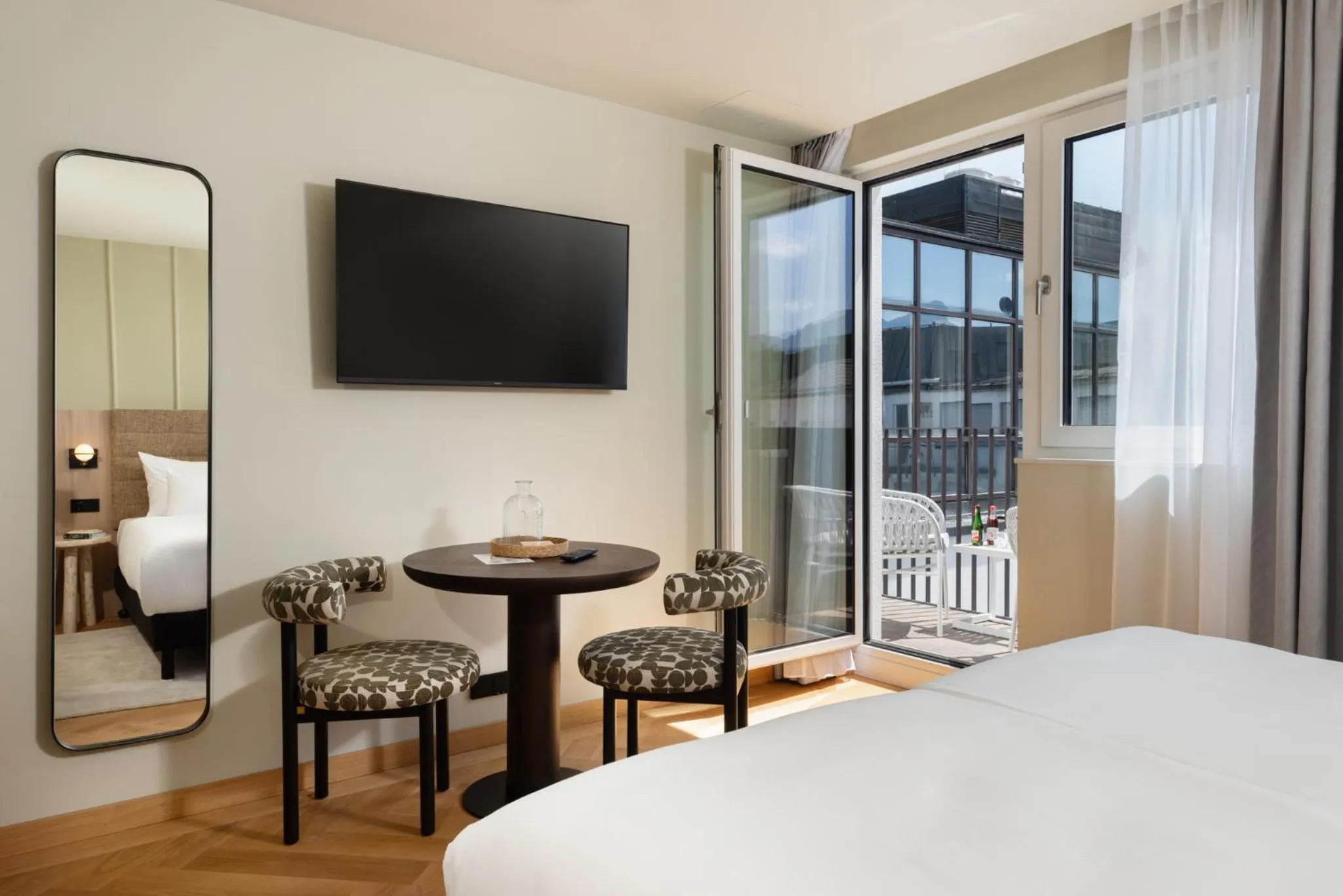 Bed in master Mirabell